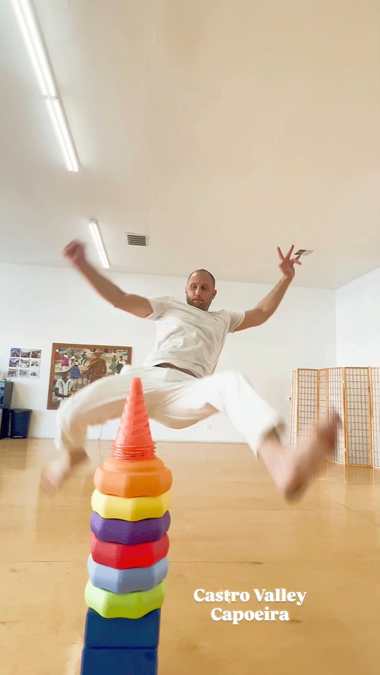 A little bit of extra training with "BraΓ§os de Ouro" (Golden Arms).
We are Castro Valley Capoeira!
βοΈπ΄π¦π€ΈπΏββοΈππππ€ΈββοΈπ¦π΄βοΈ
Castro Valley Capoeira.
Weds 7:30pm.
Sunday 12:30pm.
Friday (Acrobatics class) 5pm
22491 Foothill Blvd, Hayward, CA
No registration needed. Just show up.
Private lessons available also.
#Capoeira #bayarea #CastroValley #hayward