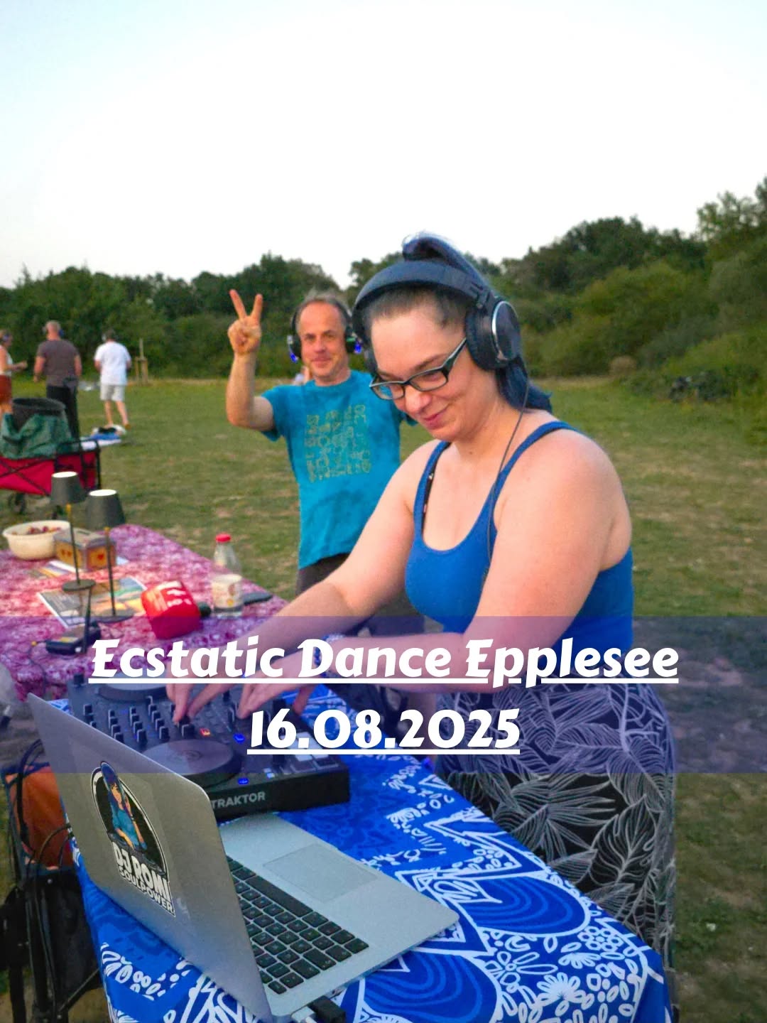 Hallo ihr Lieben,
hier kommen jetzt noch ein paar mehr Einblicke von dem fabulösen (aber garnicht so) Silent Ecstatic Dance am wunderschönen Epplesee von vergangenem Samstag 🥳💃☀️🌊
Dankeschön an Jens für die Einladung, Dankeschön ans Helfer und Ausgabe Team und ein ganz herzliches Dankeschön an alle wundervollen Seelen, die den Tanz erst so magisch gemacht haben 🥰💗
Ich freue mich jetzt schon auf ein Wiedersehen im nächsten Sommer und auf den nächsten Dance mit euch 💃🤗
#ecstaticdance #ecstaticdancedj #consciousdance #karlsruhe #epplesee