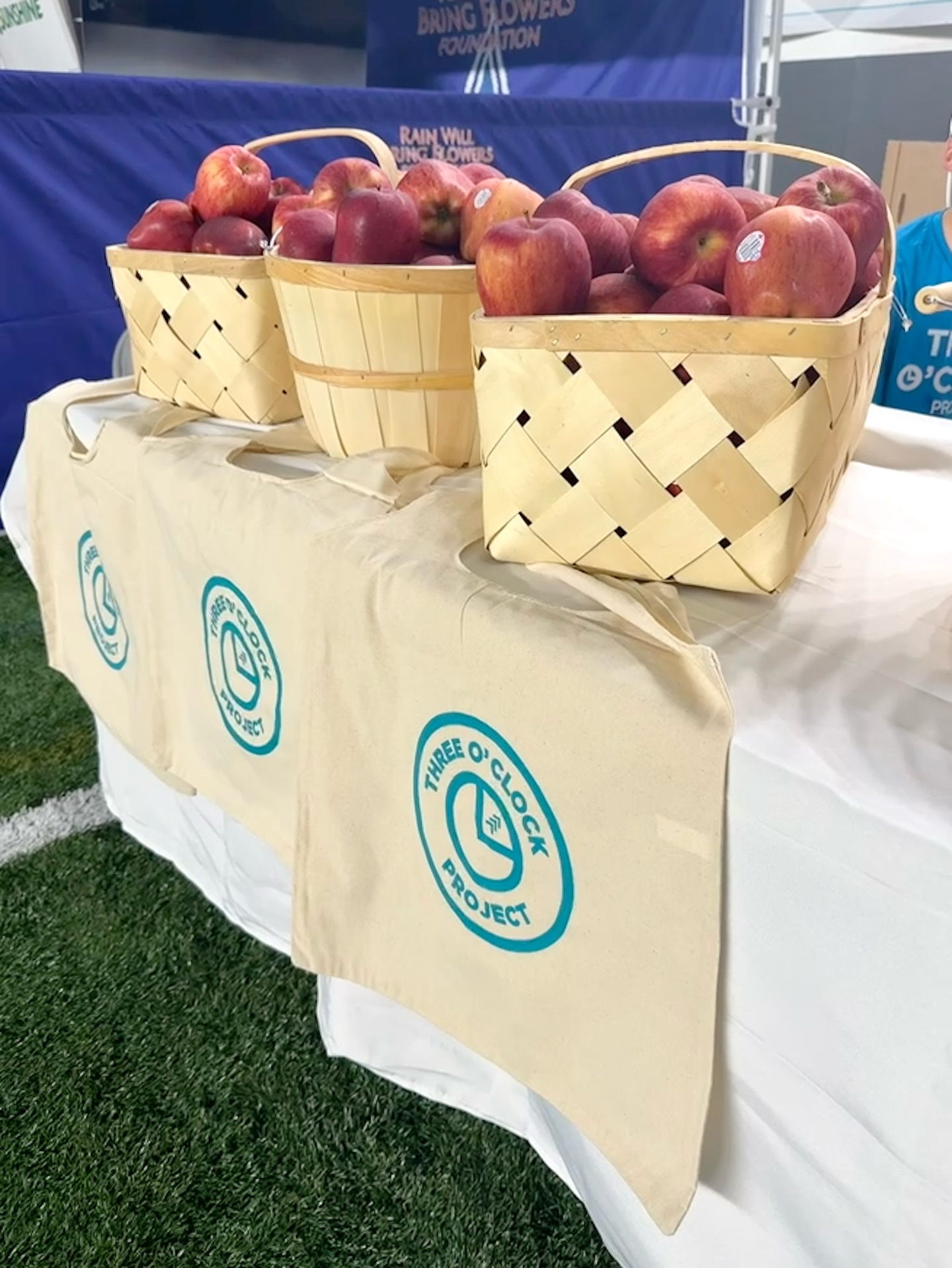 How are we making a difference? Three O’clock Project partners with local farms, grocery stores, and restaurants to rescue surplus food that would otherwise be wasted, transforming it into healthy, wholesome meals for food-insecure families across East Baton Rouge. Together, we’re fighting hunger and reducing waste, one meal at a time.
#foodrescue #FeedBatonRouge #rescuekitchen