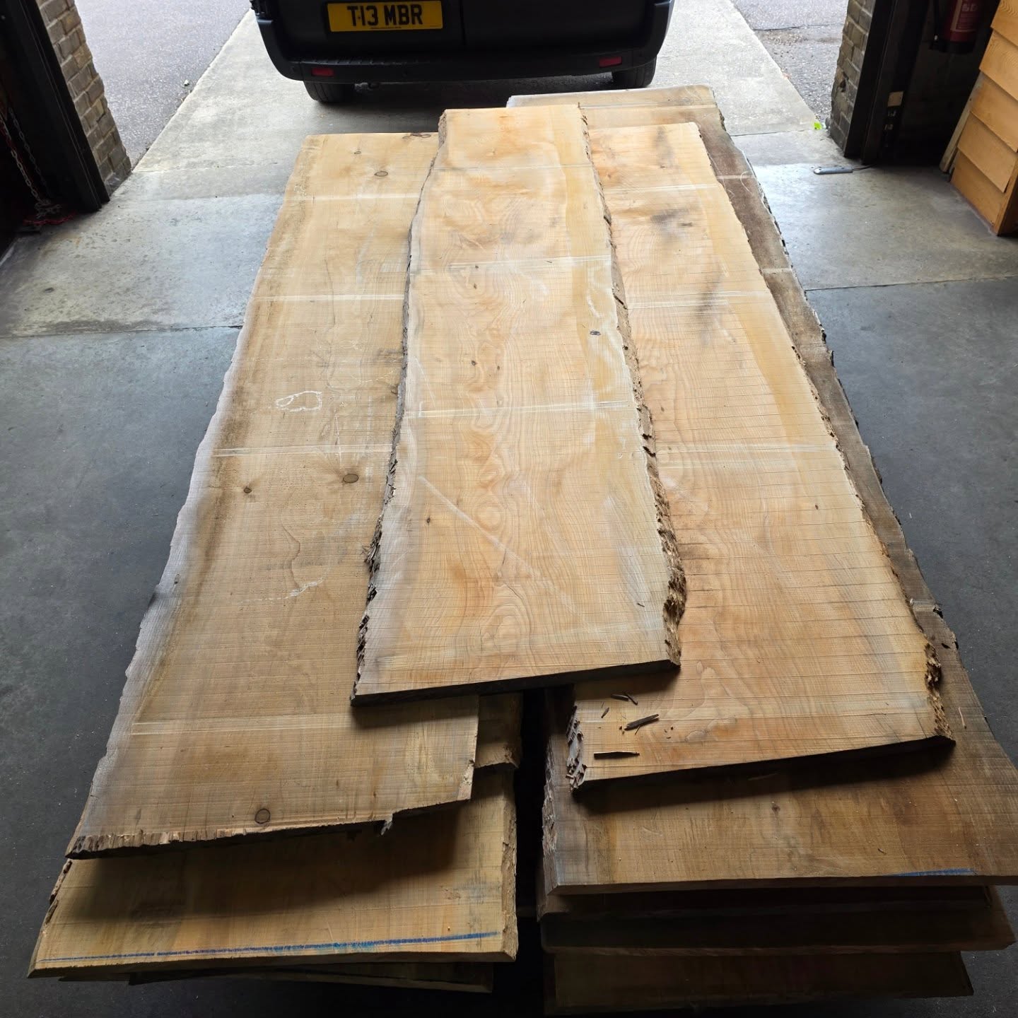 Beautifully cut 27mm thick Cedar of Lebanon planks heading out to a customer today. These boards are exceptionally clean, with minimal knots and a stunning grain that really sets them apart. Some are over 700mm wide!
#woodworking #woodworkingcommunity #finewoodwork #hardwood #timber #carpentry
