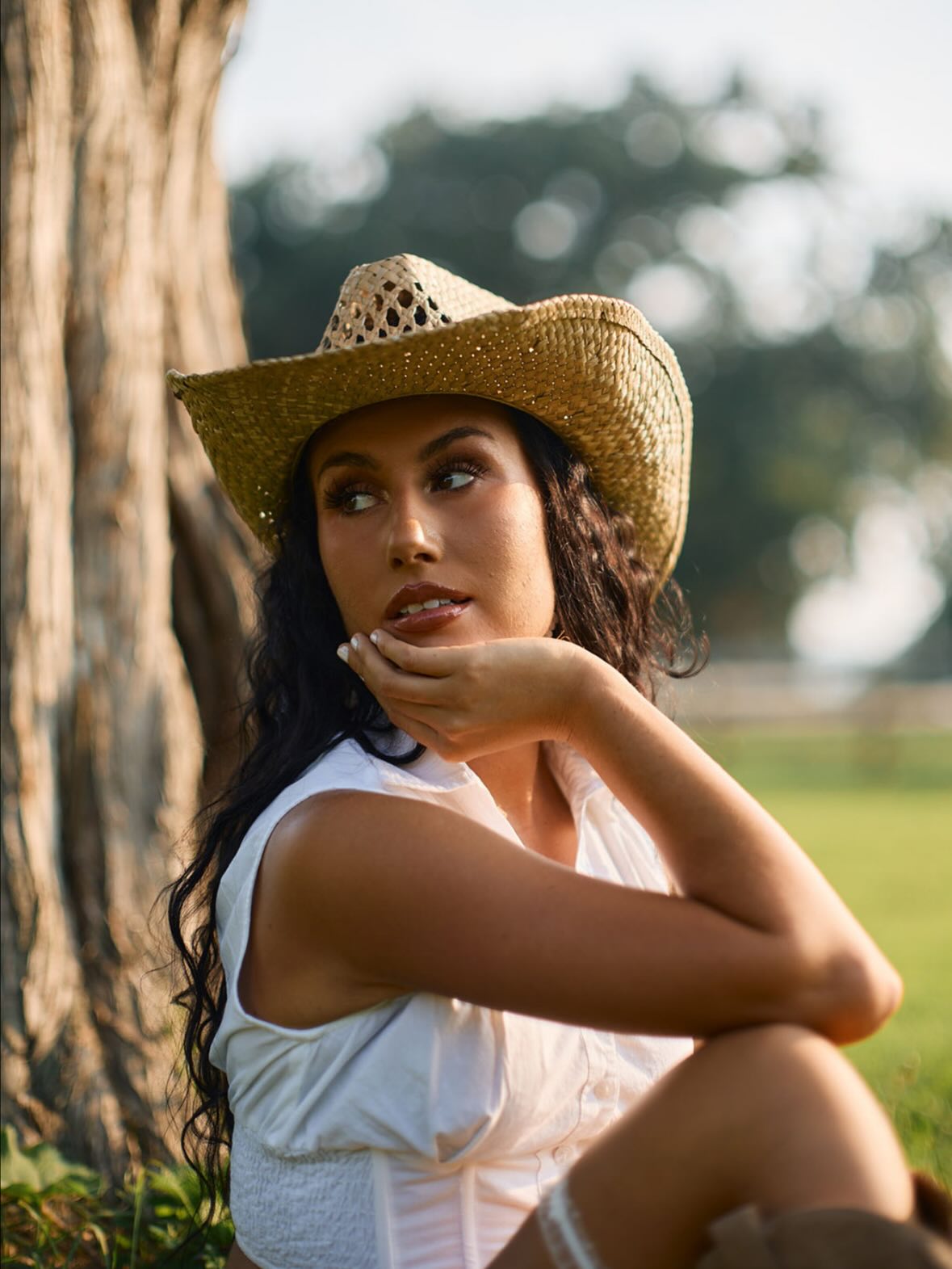 can take the girl out of Tennessee but…
Shot by 📸: @noah_mwright
Noah is absolutely fabulous and has such an incredible eye for light. It was a privilege to be able to collaborate together
More to come! ✨