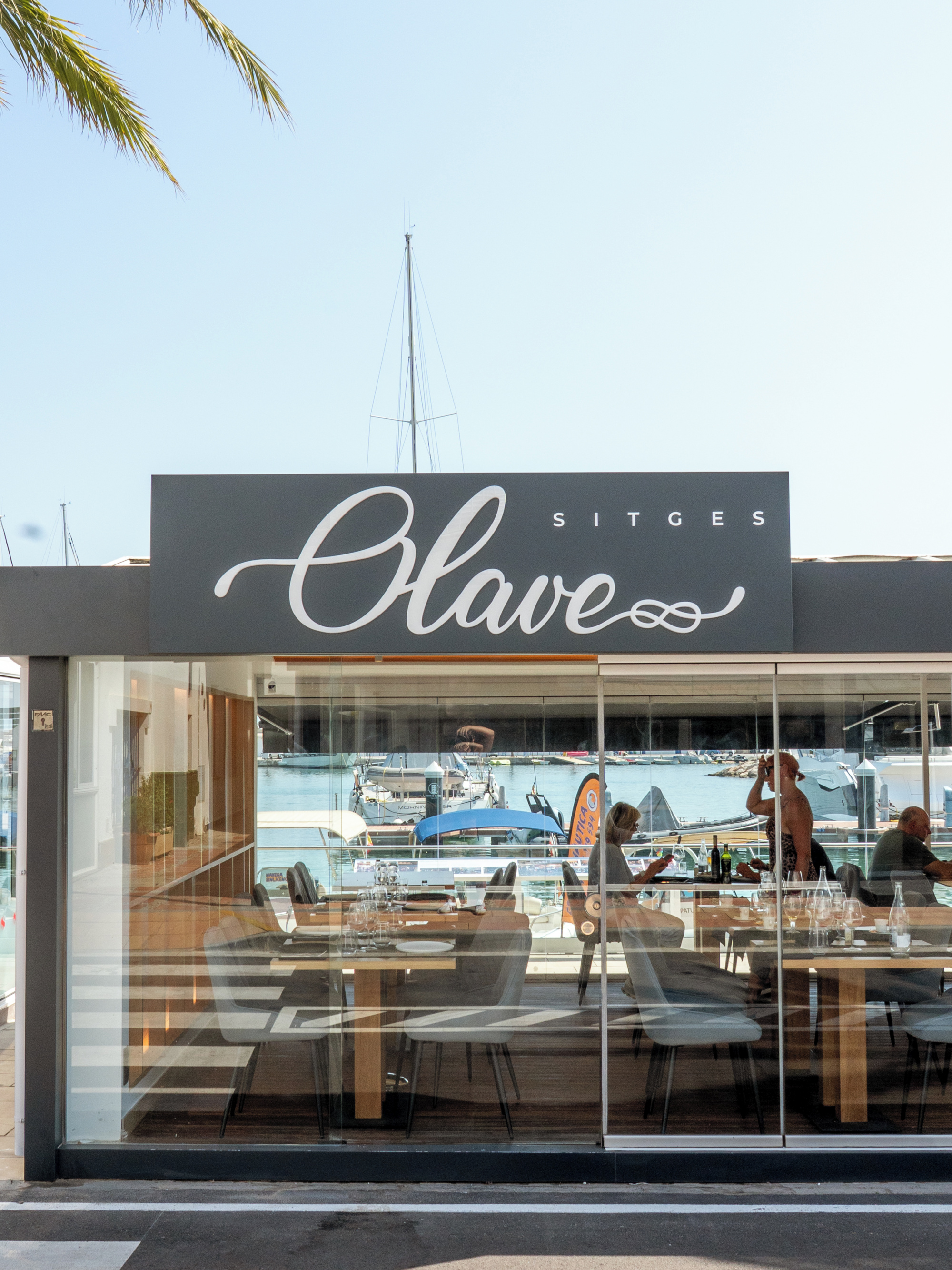 Dicen que el mar sabe mejor… cuando se sirve en tu mesa.
En Olave Sitges, cada bocado es fresco, de lonja y preparado al momento.
Como nuestro rodaballo salteado con chipirones y gambas...¡te encantará!
¿Cuál es el plato que más disfrutas en Olave Sitges?
#OlaveSitges #portdaiguadolç #restaurantesitges