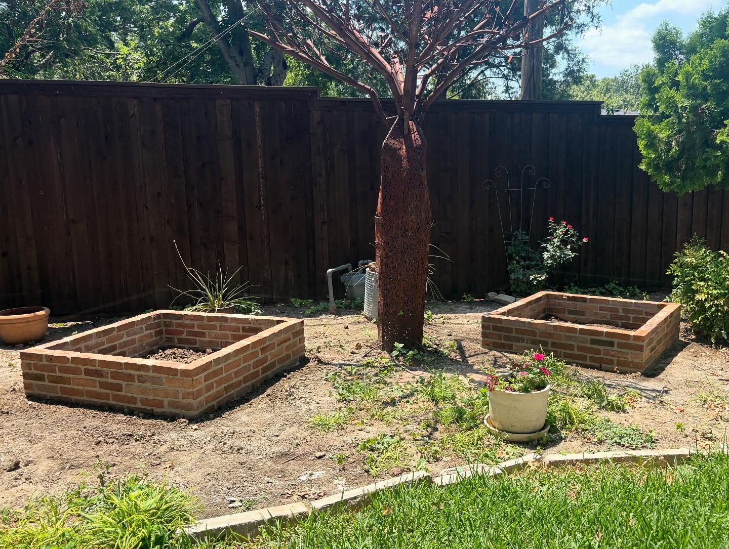 Custom flowerbeds built in Dallas, Tx.