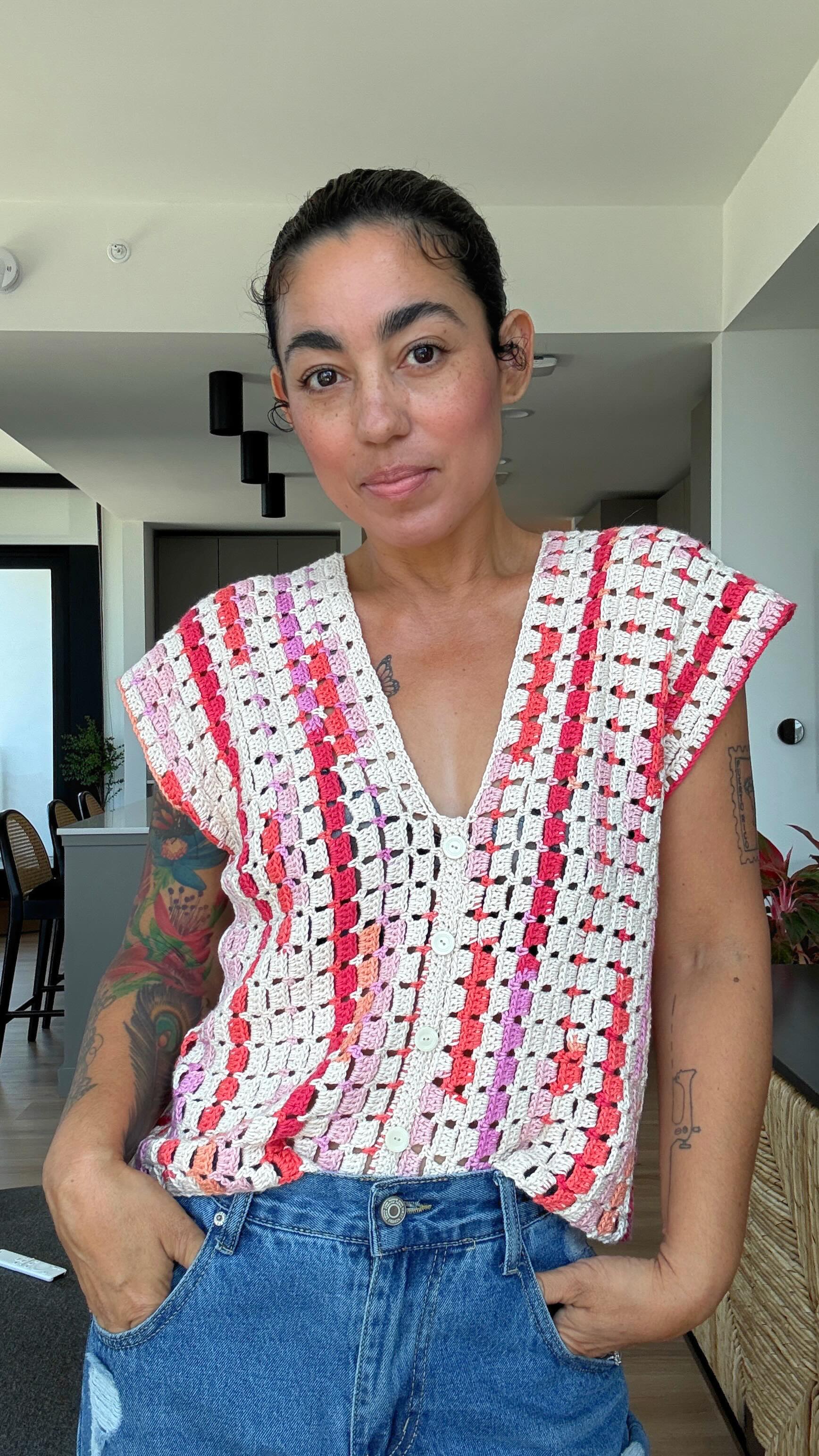 YES!!! Go ahead call me a crochet master now 🤣🤣🤣 ok it’s my second project but I nailed it 🙌🏽 love this top pattern by @makeanddocrew and it has a video on YT too. How did I do?