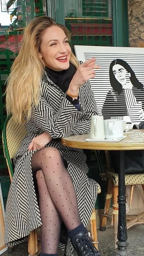 La rediff de ma collab Stripes x @Chamberlan_paris touche presque à sa fin !
Comment communiquer sur mes deux passions .. Peintures et chaussures ! ✨voici une partie des tableaux exposés 🤍 toujours en collaboration avec @chamberlan_paris
#AudreyCusey #DreyStripes #Stripes #Tableau #Exposition #Shoes #ArtWork #Drawing #Paris #MiaWallace