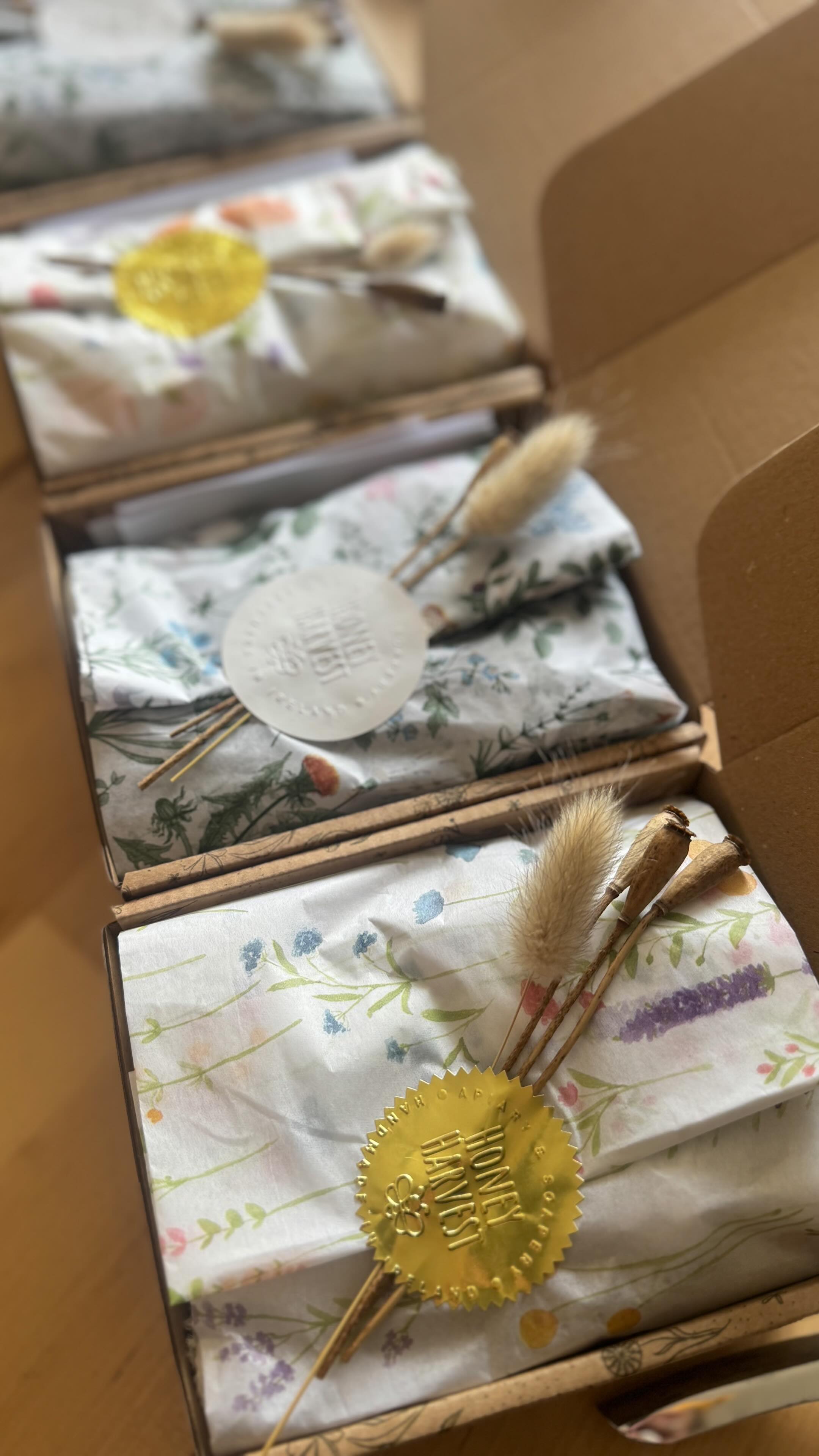 The poppy seeds will return to where they belong, back to nature❤️
Thank you all for your lovely orders. Best of all, none of them are the same🥰
They are on the way to the post office!
#backtonature #poppyseed #wildflowers #wheretheybelong #meadow #packing #thankyou