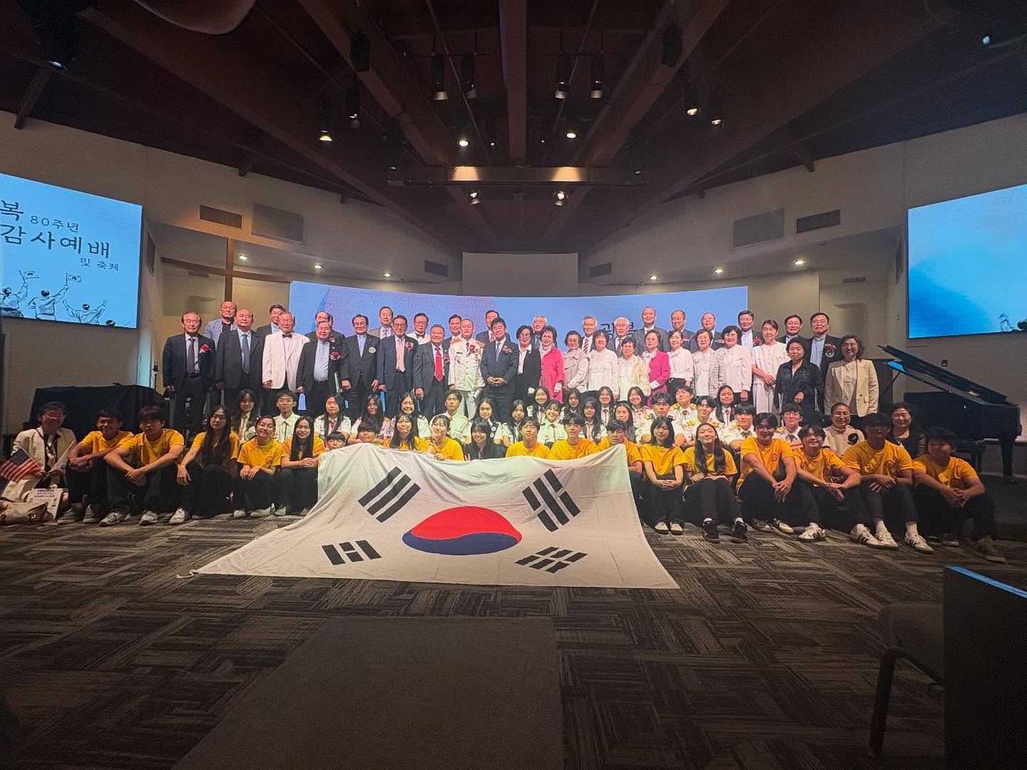 🇰🇷 On August 15, 2025, Hwarang members joined the community in celebrating the 80th Anniversary of Korea’s Liberation Commemoration! We honored Korea’s history, reflected on the sacrifices made for freedom, and celebrated unity and resilience.
Hwarang members and parents had participated in singing two songs in commemoration of Korea’s Liberation day. Our Hwarang Nanta team had performed as well. 🇰🇷
#hwarangyouthfoundation #80thanniversarykoreanliberation #dosan #commemoration #koreaindependenceday