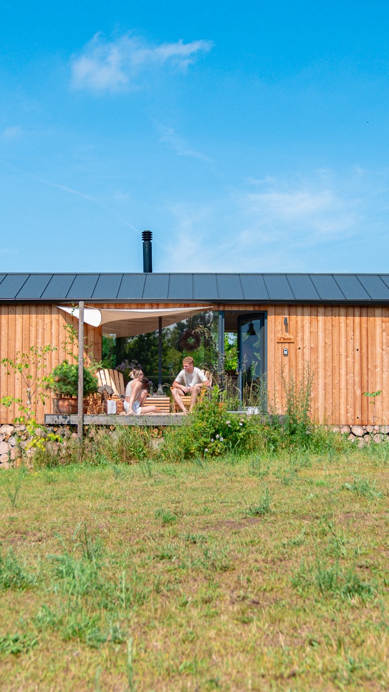 🌿 Vlastní glamping dům? 🌿
Kup si ho od nás a využij ho:
🏡 na Airbnb
🔥 jako wellness se saunou
🌌 nebo pro svůj soukromý únik
👉 Napiš nám a začni svůj glamping sen ještě dnes.
#rosimi #glamping #tinyhouse #airbnbbusiness #sauna #airbnb #rosimidomy #dřevostavby #tinyhouseliving