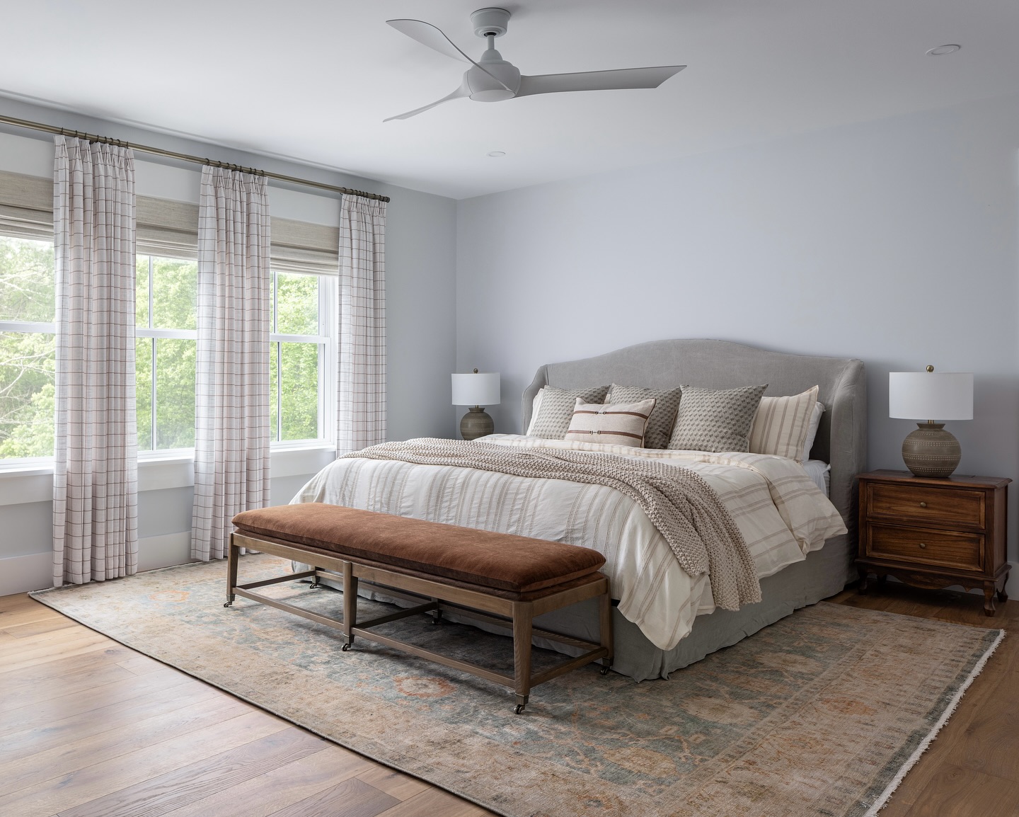 It’s getting harder to get out of bed the past few mornings with the chilly fall-like weather here in New England. While I do enjoy the Fall, I’m hanging on for dear life to the last few weeks of summer ☀️
Design: @threesparrows_interiordesign
Photo: @george_j_gray