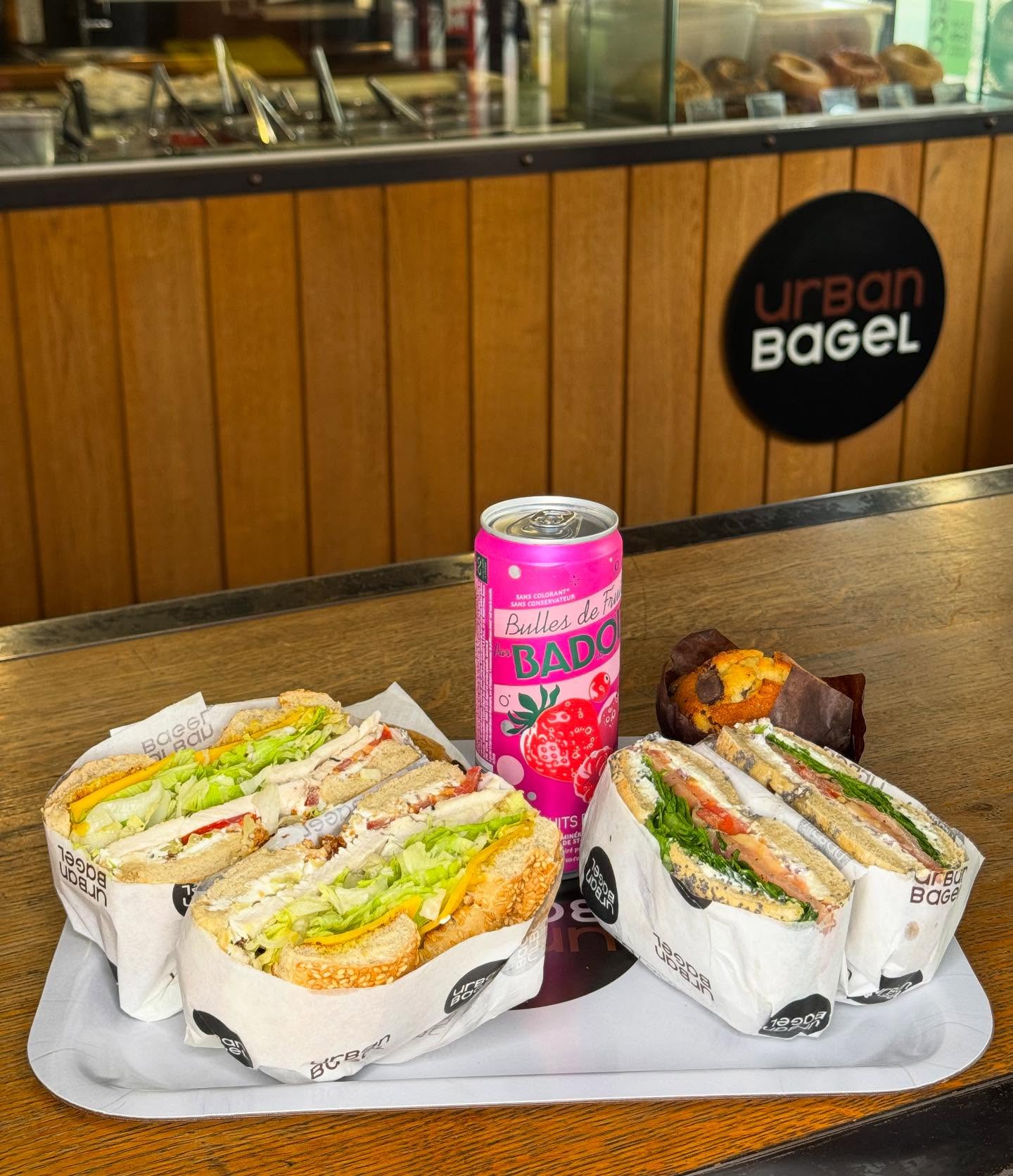 Un menu qui donne faim rien qu’en le regardant 🤩🥯🥰 📍21 Rue Maurice Bokanowski, 92600 Asnières-sur-Seine #UrbanBagel #restaurant
