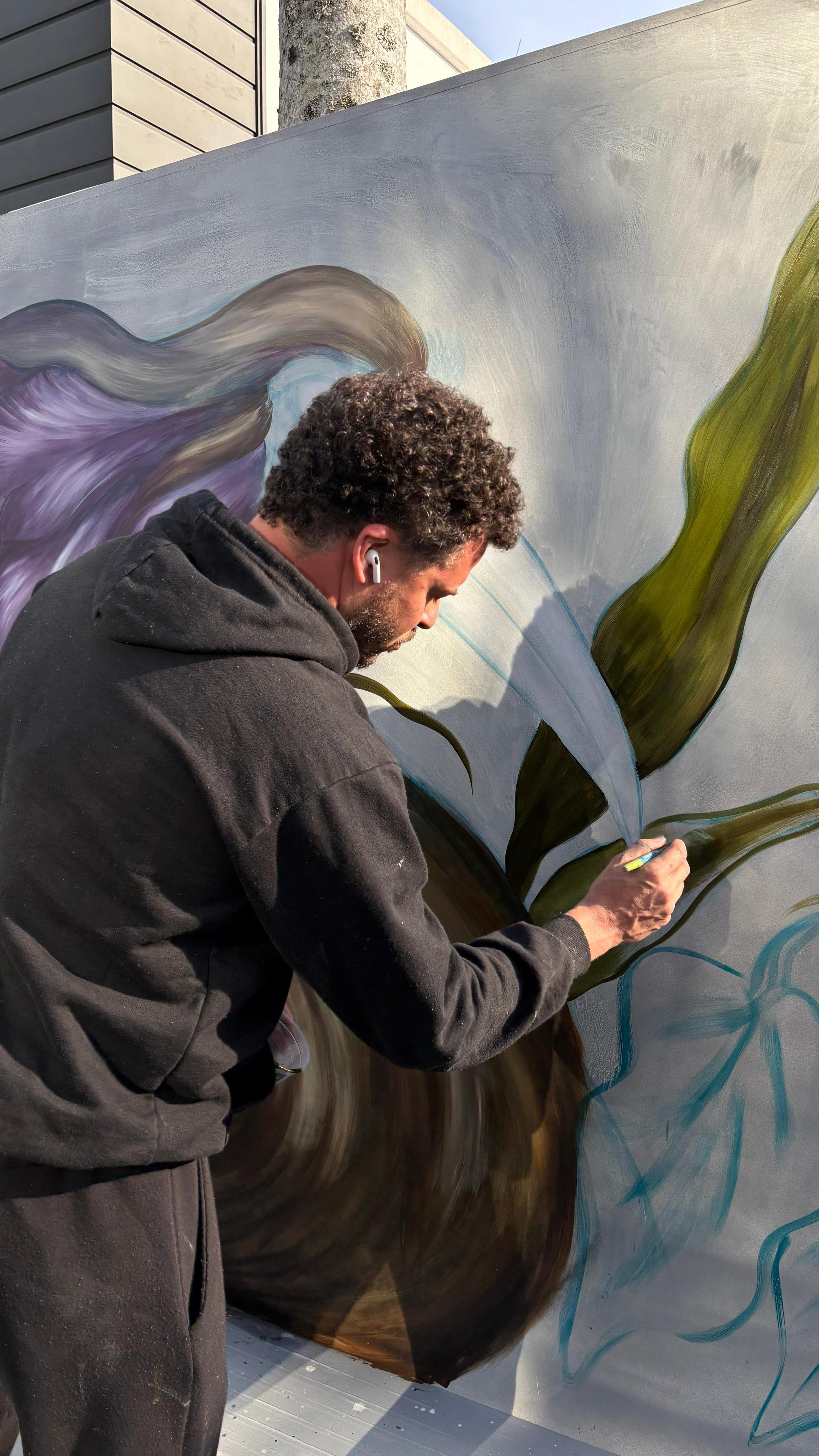 Durante a DW! Tour Balneário Camboriú, a @galeriacosmos traz o artista @mateusbailon apresenta uma live painting no CasaHall. Obras que simbolizam força, renascimento e a potência da vida.
🗓️ 19 a 22 de agosto de 2025
📍 CasaHall Design Shopping | Av. do Estado Dalmo Vieira, 4770, Balneário Camboriú – SC
👉 Programação em: dwsemanadedesign.com.br
🎥 @studio.busy