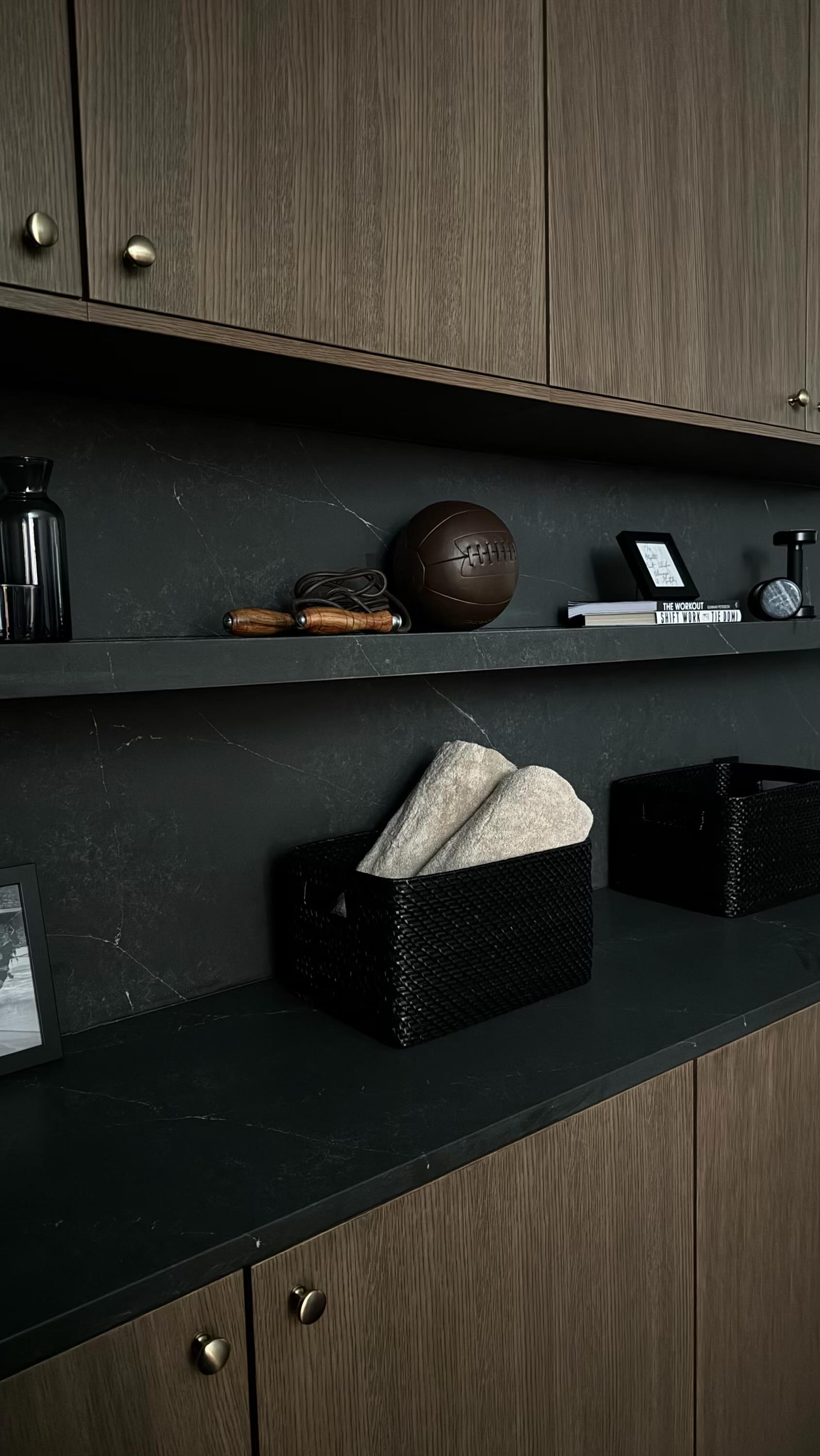 Running out of storage in your gym? Custom cabinetry is the perfect way to keep everything organized while adding a beautiful, polished touch to your space. We love how this one turned out!
Styled by @withmichele
#interiordesign #gymdesign #portelgin #kincardine #finditstyleit