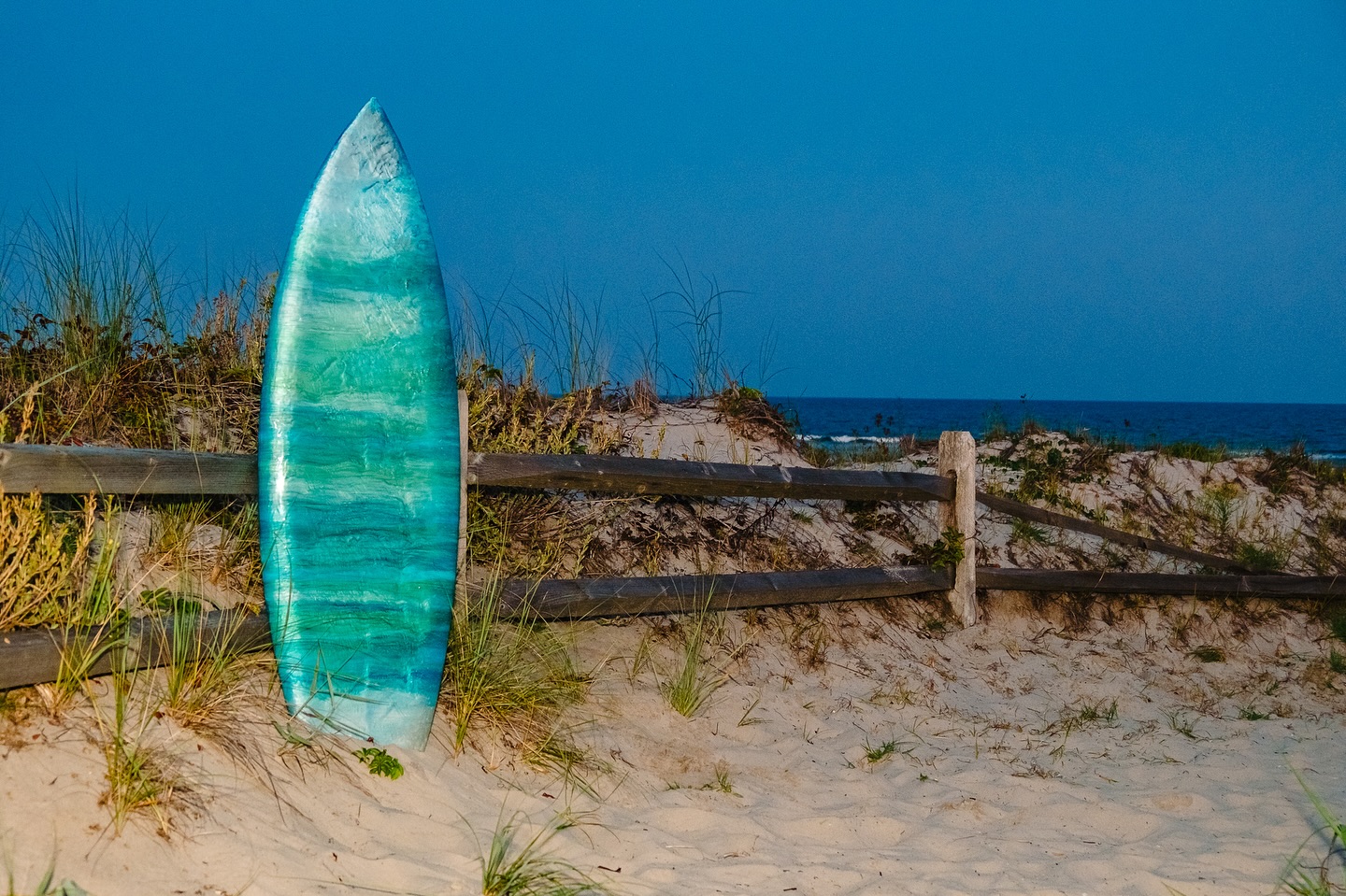 My latest surfboard just on the cusp of sunset……………………..#JustineGiordano #JustineGiorart #abstractartist #abstractart #artcollector #surfart #surfboardart #sunset #customsurfart