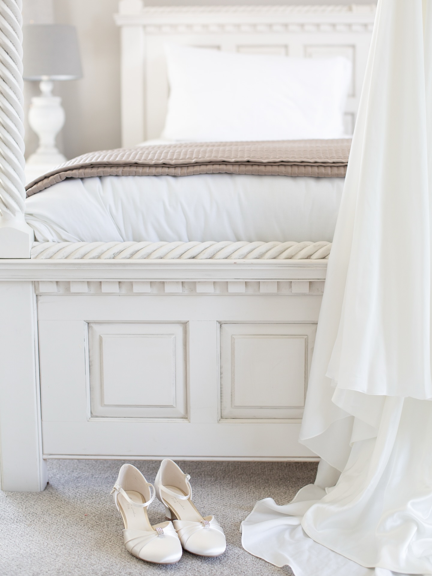 Not just shoes. These are aisle walking and dance floor dominating shoes (if your feet are ok of course 😉)
Who’s considering a second pair of shoes/flip flops or slippers for their sore dancing feet? 🤍