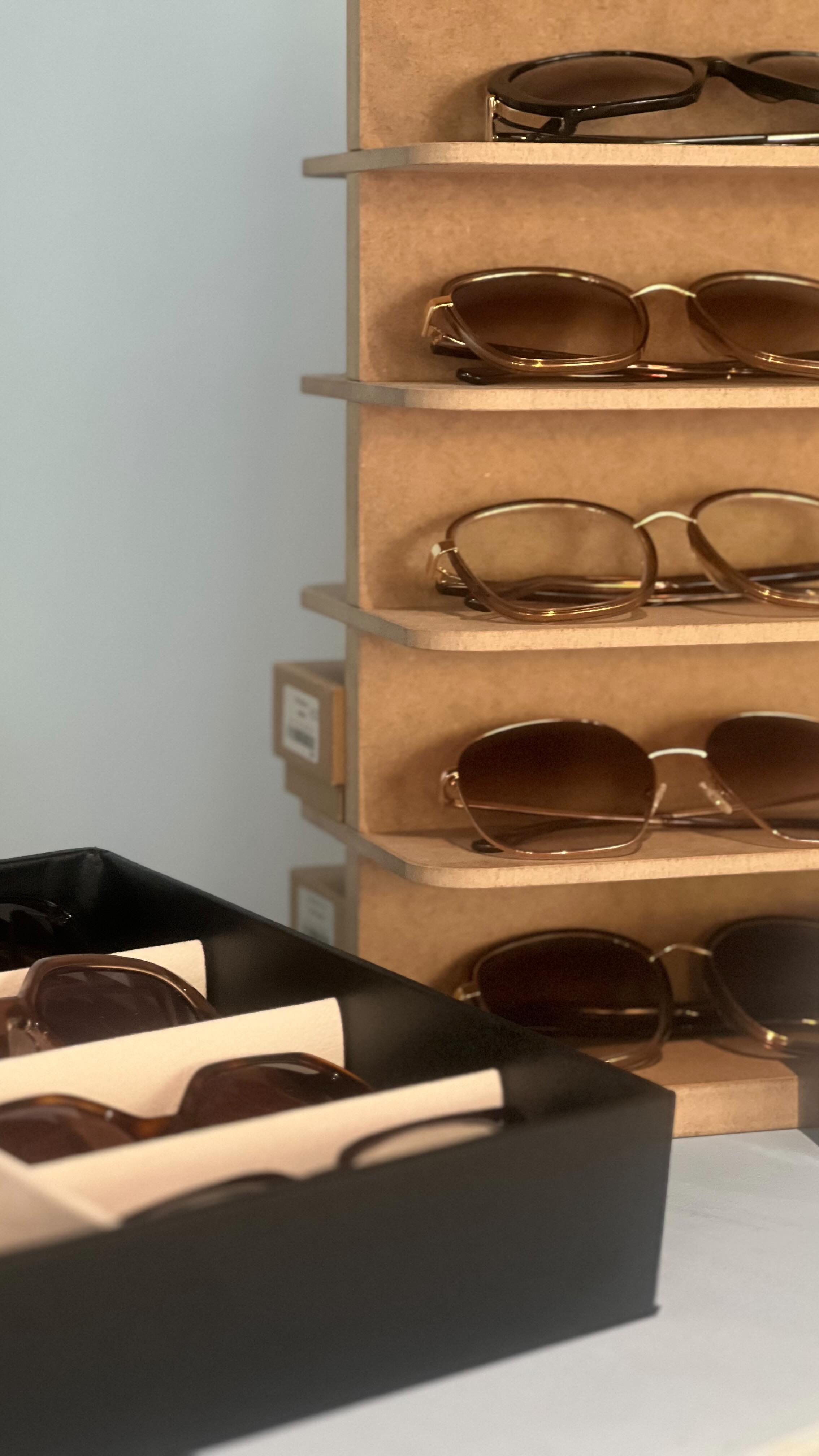 Tack till @glas.eyewear för ett inspirerande möte â och för möjligheten att fĂ„ prova era fantastiska brillor ! đ¶ïž
#classiclook #sunglasses #glaseyewear #designglasses #classiclooks #privateshopperstockholm #fashionconsultant #stylist #stil #styles #classiclookstyle #swedishdesign #scandinavianbrand #stockholmstylist #stylist #personalstylist #styleinspo #styletips #stylewithgrace