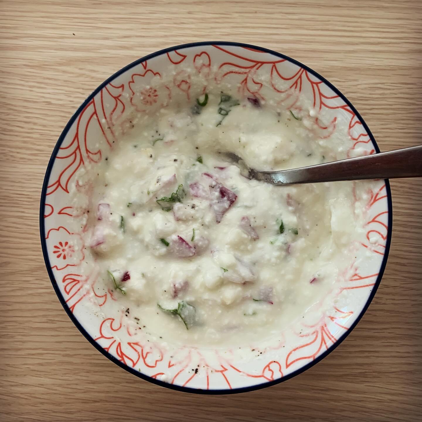 Une petite sauce au #yaourt 36h maison, bourrée de #probiotiques, avec des #oignons rouges, ail, et basilic frais 😋😋 À manger avec du pain au levain ou des dips de légumes en #apéritif 😉😉 .
.
#BonAppetit !
.
+ de 170 recettes et astuces sur
www.delicieuxsanssucre.com
Ou lien cliquable dans ma bio @delicieuxsanssucre
.
⚠️ Allez faire un tour sur la page du magnifique 🍀programme TAPAS🍀que je vous ai concocté, pour trouver l'alimentation qui vous conviendra à VOUS 🎯... Lien en bio...
>>Commentez YES et je vous envoie une surprise 😄😄
.
.
.
#Transformezvotrealimentation #alimentationIntuitive
#MangerMieux #MieuxManger #Alimentation #AlimentationSaine #Flexitarien #FaitMaison #DansMonAssiette #MangerSain #MangerSainement #cestropbon #EquilibreAlimentaire #ReequilibrageAlimentaire #DelicieuxSansSucre #IgBas #IndexGlycemiqueBas #RegimeIgBas #miam #miamMiam #VraimentSain #SansGluten #gourmand #Bio
#LegumesDeSaison