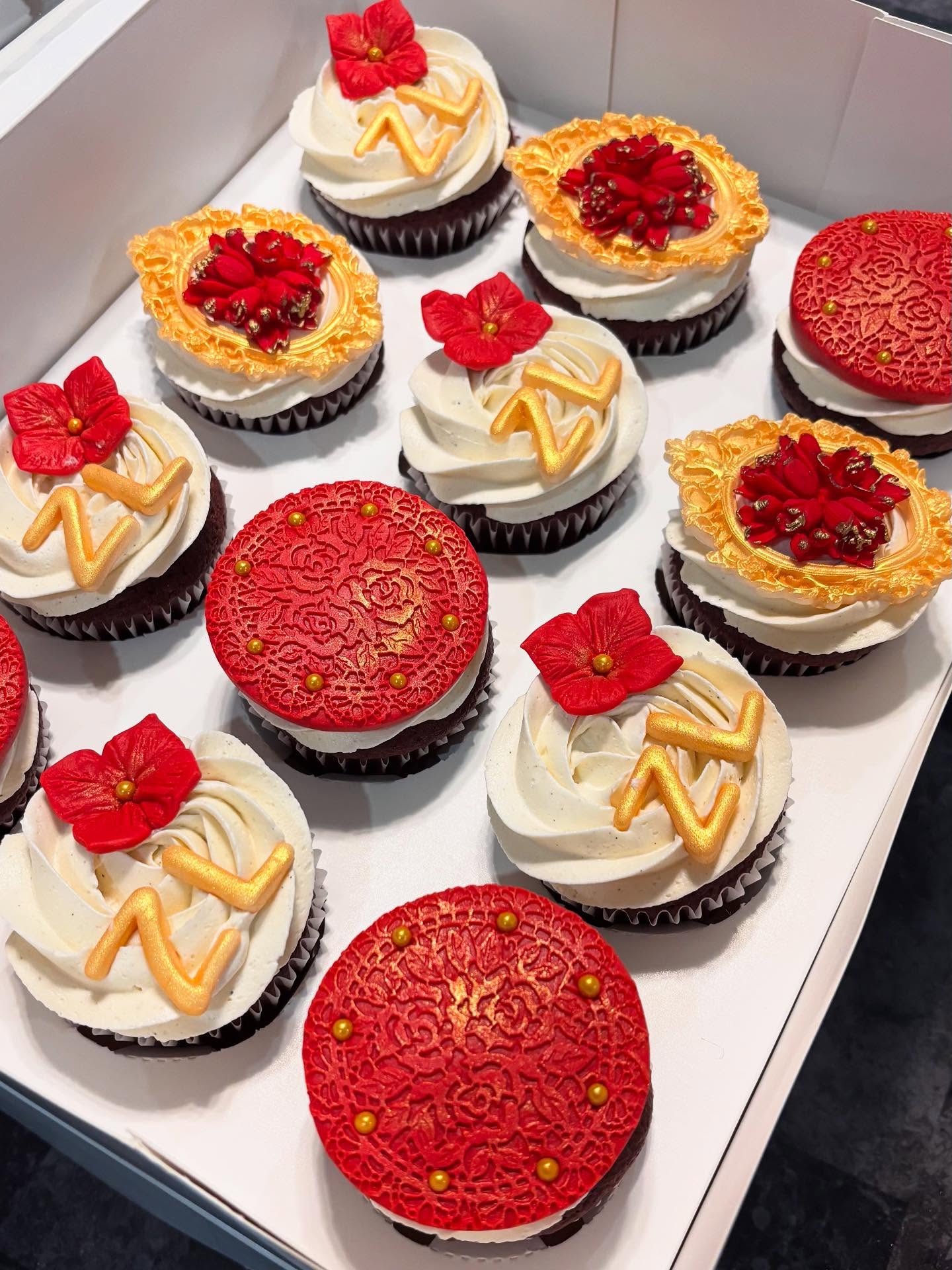 Traditional henna cupcakes with an Arabian twist 🌹