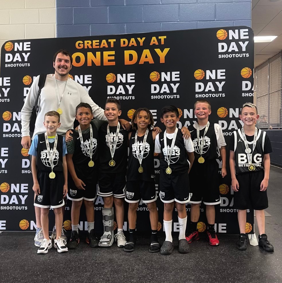 Big news at RD3 Training.
We’re teaming up with Big 3 Basketball for a new group training event.
Dates: Saturdays, September 13, 20, 27
Times:
Grades 3–5 → 12:30–1:30 PM
Grades 6–8 → 1:30–2:30 PM
Location: Hamilton Lakes (see Events tab on our site)
Led by: a Big 3 coach
Capacity: Limited to 15 players per session
Tickets:
$75 for access to all 3 sessions
$30 for one-day entry (any date)
Spots are limited — tickets are live now in the Events tab at rd3training.com.
—
Back-to-School Discounts also available through September 11:
Individual Sessions → $10 Off with code INDIV10
Custom Group Sessions → $15 Off with code GROUP15
Book now at rd3training.com