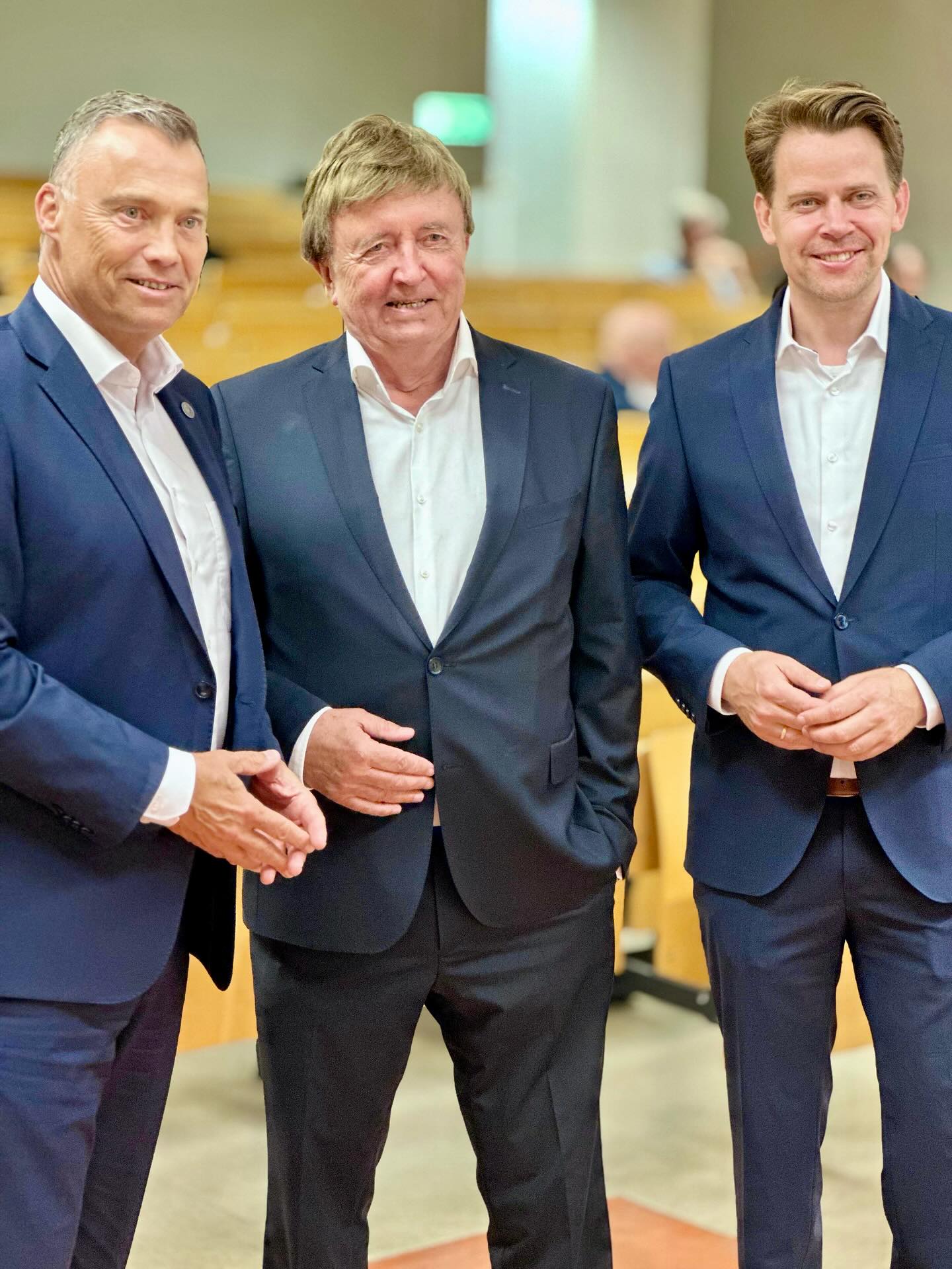 Gestern durfte ich auf Einladung der Bergischen Juristengesellschaft gemeinsam mit dem Wuppertaler Polizeipräsidenten Markus Röhrl über das Thema „Sicherheit im Bergischen Städtedreieck“ diskutieren.
Vielen Dank für den guten Austausch und die gelungene Veranstaltung!
#kommunalwahl #sicherheit #rheinischbergischerkreis #bergischesstädtedreieck