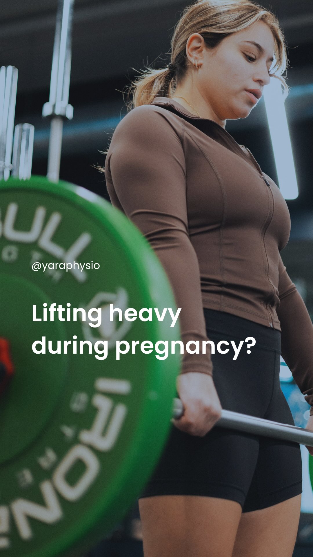 Motherhood doesn’t cancel your athletic identify.
Pelvic floor physiotherapy 🤝 strength training
#pregnancytraining #pregnancyworkout #pelvicfloorphysio #montreal #pregnantlifter