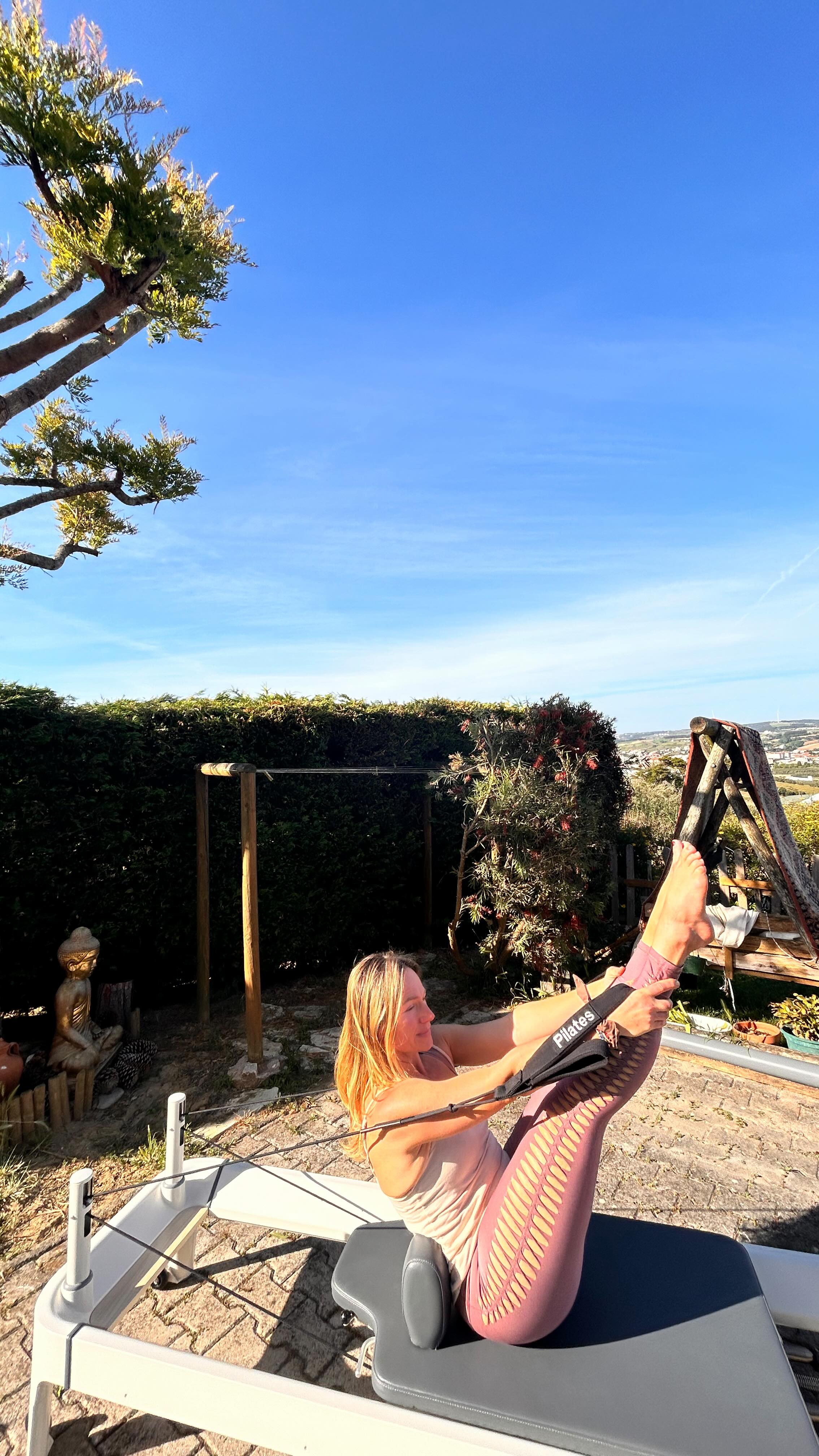 Fresh air + sunshine + Reformer = the perfect summer flow 🌿☀️
🔥 Summer temperatures🔥 When it’s too hot in the studio, take your practice outside! 🌞🌿
Moving your body under the open sky isn’t just about Pilates… it’s about soaking up sunshine, boosting your Vitamin D, and reconnecting with nature.
Every breath feels lighter, every move more grounded.
Stronger muscles, calmer mind, and that radiant post-class glow from the inside out ✨💪
Would you try a Reformer session outdoors? 🌤️
#pilates #piltesreformer #privatereformer #privatereformerpilates #outdoorpilates #vitamindglow #mindfullmovement #bodyandmind #pilateteacher #pilateslife#movewithnature