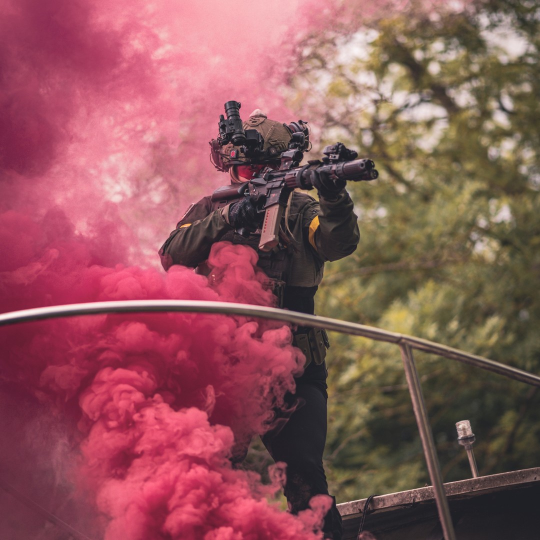 Due to some issues with sound in post production (note to self DON’T wear necklaces with magnetic mics ever again 💀😭) the new episode of After Dark Monday at 6pm BST ✨ join me After Dark, on YouTube 📺 and Spotify 🎙️
📸 @dan_airsoft
Partners 🖤
•
BELT & KYDEX: @deadly_customs
Use code ‘femmefatale’ for 10% off 🥵
www.deadlycustoms.co.uk
•
#airsoft #airsofting #airsoftplayer #airsoftcommunity #airsoftuk #airsoft_community #airsoftmilsim #airsoftaddict #airsoftdaily #airsoftplayers #airsoftglobal #airsoftaction #ukairsoft #airsoftukcommunity #airsoftgirl #femmefataleairsoft