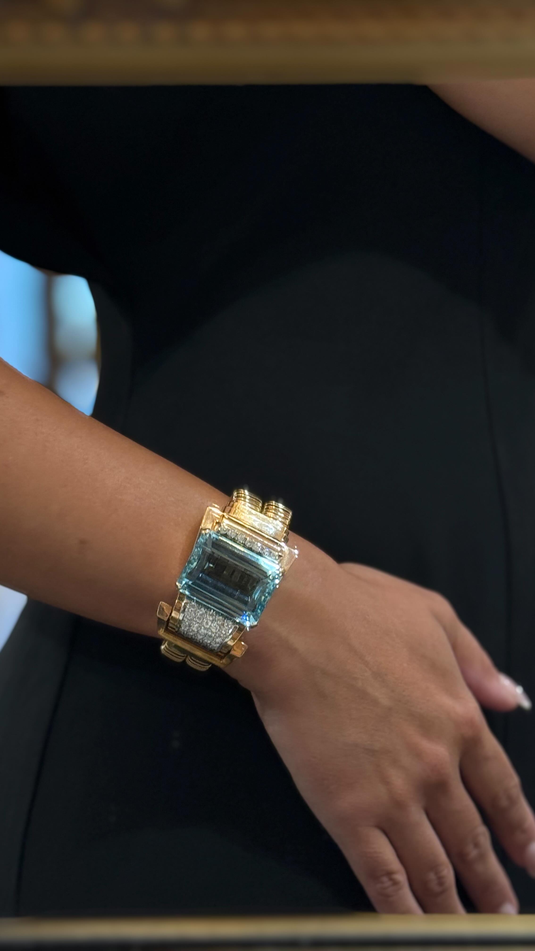 SOLD
An exquisite Art Decò bracelet featuring a stunning Brazilian aquamarine at its heart, framed by the sparkle of brilliant diamonds and elegant gold.
#russottijewelry #russottitaormina #jewelry #jewels #jewelryaddict #jewelrydesign #jewellery #jewelrydesign #jewellery #taormina #jewelrygram
