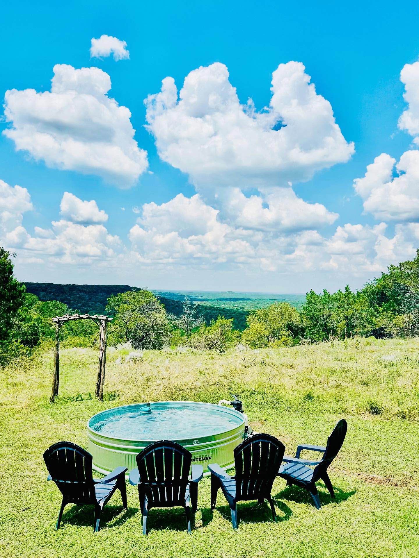 Who’s ready for a dip with a view? 🙋♀️🙋♀️🙋♀️ Introducing Mata Zamo’s brand new Cowboy Pool! We are so excited about this one, it doesn’t get much better than this view! Book now through the link in bio ✨ 🌊 😎