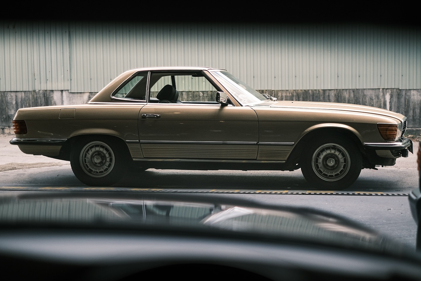 ⭐For Sale⭐
1982 Mercedes Benz 380SL R107
Price: SOLD
𝑯𝒊𝒈𝒉𝒍𝒊𝒈𝒉𝒕:
* Come with Original Hard Top ✅
* Fully Refurbished Interior with New Soft Top ✅
* New Air Conditioning with R134a ✅
* Finished in iconic 473 Code Champagne ✅
* Come with License Plate ”BZ 107“ with Road License until 5/2026 ✅
Model: Mercedes Benz 380SL
Year: 1982
Engine: 3,839cc V8 205ps
Gearbox: 4 Speed Automatic
Colour: Champagne
Mileage: 101,095km
—————————————————————————————
我地提供多元化服務:
- 汽車進口/ 出口服務(Import /Export Service)⛴
- 本地Classic Car 買賣 (Classic Car Trading)🚘
- 汽車寄存服務(Vehicle Storage Service)🫙
- 保養維修服務 (Vehicle Maintenance Service)🔧
- 汽車美容服務 (Vehicle Detailing) 🧼
- 攝影拍攝汽車租借服務 (Photograph / Shooting Vehicle Rental Service) 🎥
Car in Life Shop Address:
https://maps.app.goo.gl/GhaCM7zPFChhpvAi9?g_st=ic
Contact: +852 63840334—————————————————————————————