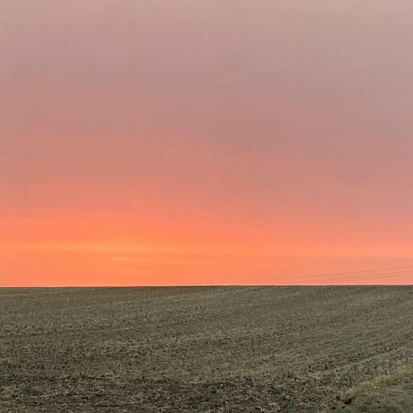 ✨On t’a fait du mal ? Tu ne comprends pas pourquoi ? Alors, parfois il te faut comprendre que tu dois passer ton chemin. Travailler sur soi est une bonne chose mais ce n’est pas pour autant que tu es obligé d’accepter tout et n’importe quoi. Tu peux aussi à ton tour être le « vecteur » pour quelqu’un de ce qu’il a à travailler ce qui par conséquent t’indique aussi que cela ne t’appartient pas tout simplement. Priorise-toi, écoute-toi et surtout pense à toi. Dis-toi que tout est juste et ce que l’on t’a fait injustement vivre sera vécu à celui qui l’a créé. Ce n’est nullement de la « vengeance » mais simplement les lois de l’univers qui œuvrent, ce qui t’indique également que ce n’est pas ton histoire. Ta leçon dans tout cela ? Eh bien le lâcher-prise tout simplement. Signé ton guide 😉😘 #lacheprise #ecoutetoi #ecoutetoncoeur #ame #joiedevivre #citationpositive