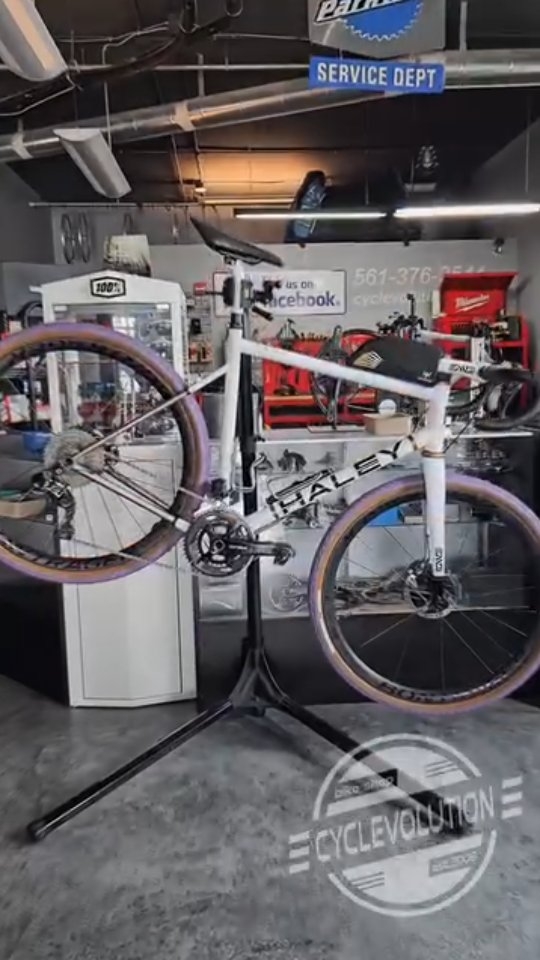 #cyclevolution #smallbusiness #bikelife #bikepic #bikelove #bikeshop #bikeporn #unboxingbike #bicyclelife #bicyclelife #bikeshoplife #localbikeshop #supportlocalbikeshop #delraybeach #delray #a1aflorida #pinarello #roadbike #shimano