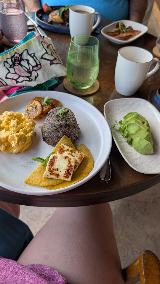Tico breakfast with pinto gallo, huevos, plantain, tortilla, queso, y Lisano. #iykyk
Fresh coffee from a farm not far away. #localbeans
Stitching a new kawanki-inspired mini quilt. It's the binding for me, and the way the stitches are highlighted.
This ocean view. #oceansounds
#perfectdateweek #imperfectlybeautifulus