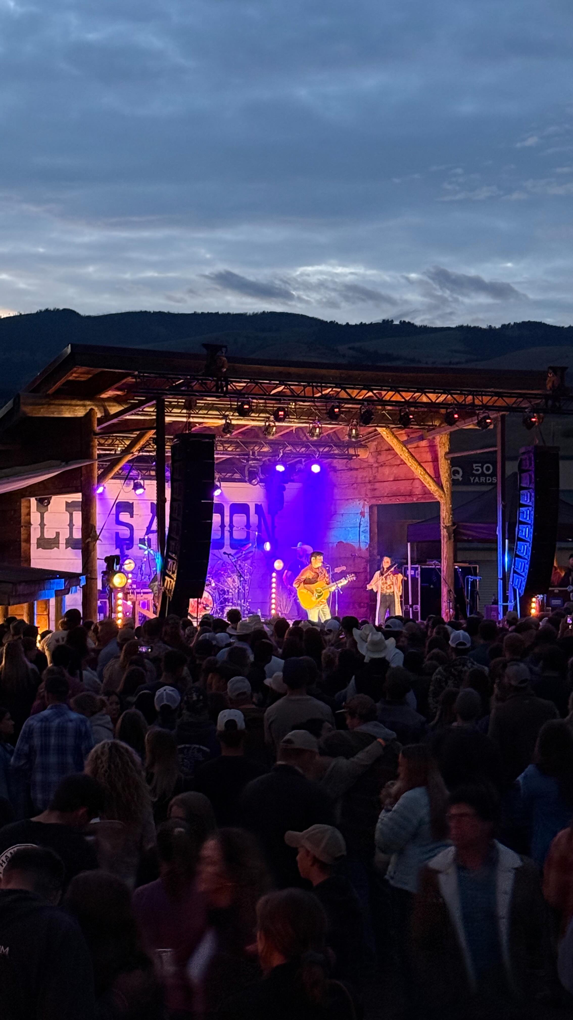 “Orange Bottles”
Wyatt Flores • The Old Saloon
July 22, 2025 • Emigrant, MT
@officialwyattflores @theoldsaloon
.
.
.
#oldsaloon #oldsaloonmt #emigrant #montana #livemusic #oldsal #liveatoldsaloon #montanamusic #viproductions #bandwagonmaven #thebandwagonmaven #musicpromoter