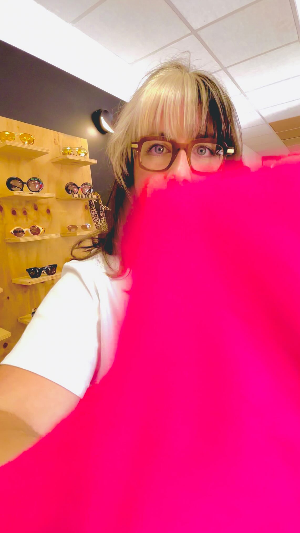 Changement de style ? 👀
Un petit geste… et deux nouvelles montures débarquent ✨
Faites main à Montauban, la collection Loumy Lunetier réinvente votre regard avec caractère et élégance 😍
Prêt(e) à essayer ? Passez chez O Petit Monocle 👓
#Lunettes #Style #LoumyLunetier #Handmade #Montauban #saintgaudens #OpticienIndépendant #Look #Tendance #OPetitMonocle