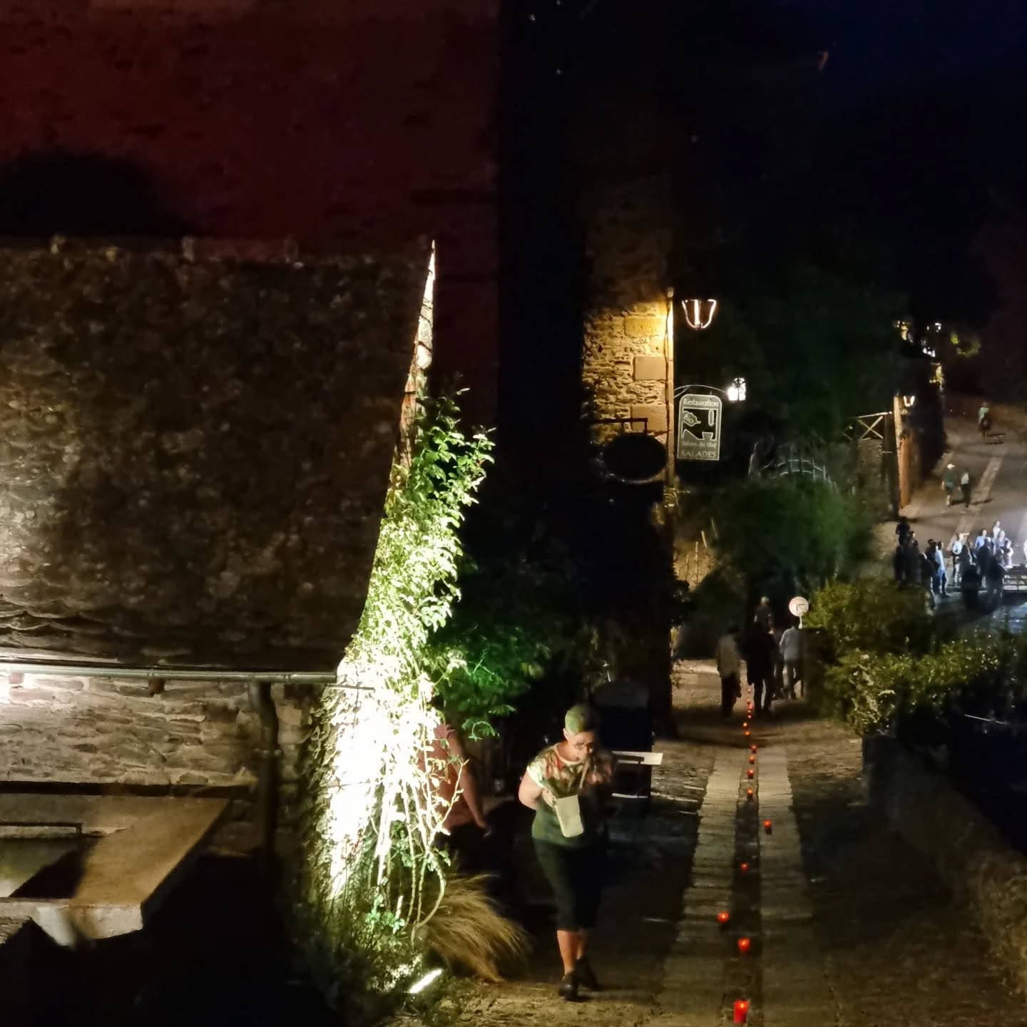 Well - it was a wonderful evening - the roads lit with candles and coloured lights, amazing artisans and an ambience indescribable. If you didn't make it this year put it in your diary for next :-)
#conques #conquestourisme
