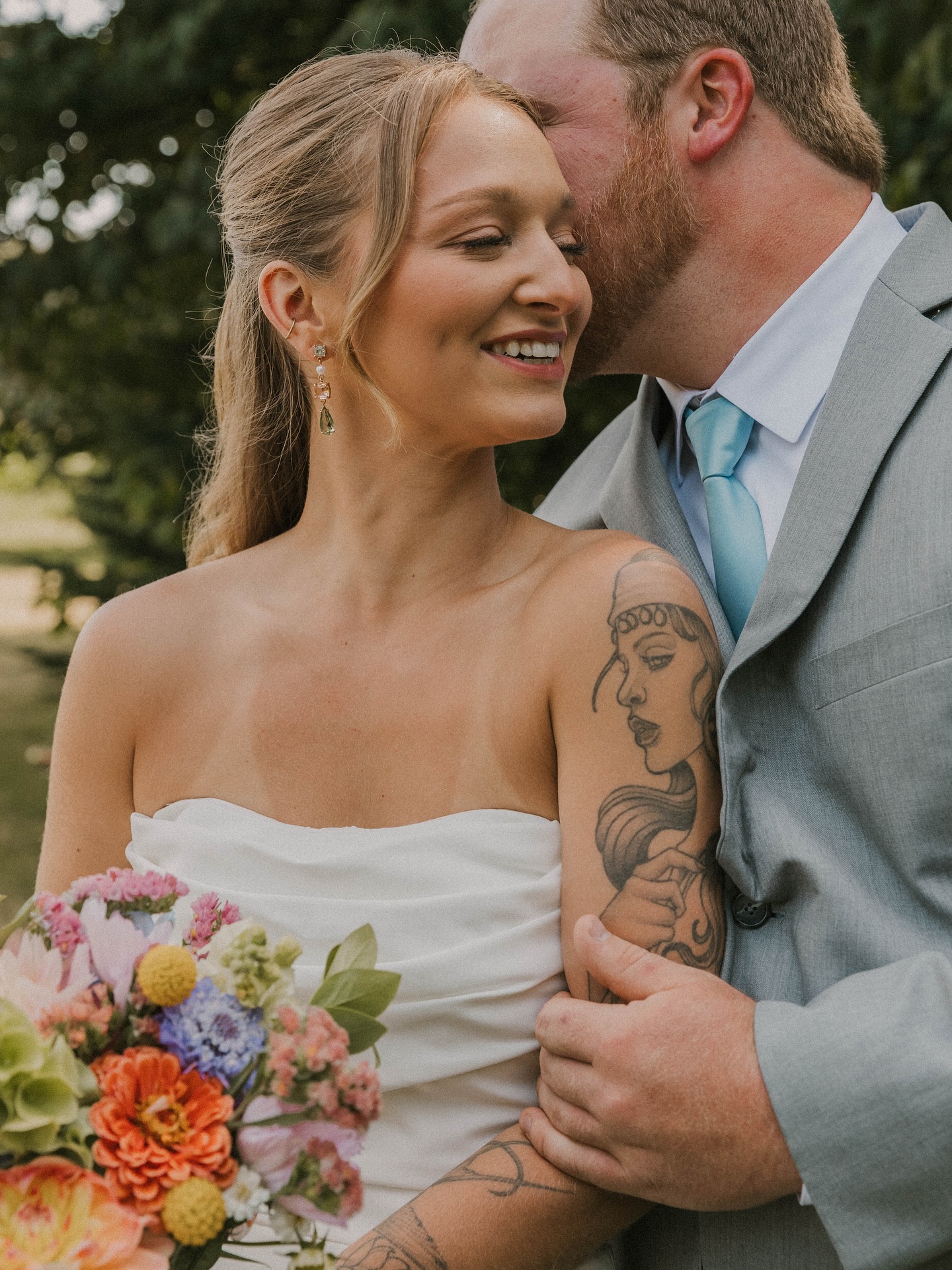 swooning over these ๐ซ
Florals @mamasgarden_3
Dress @somethingbluebridalboutique
