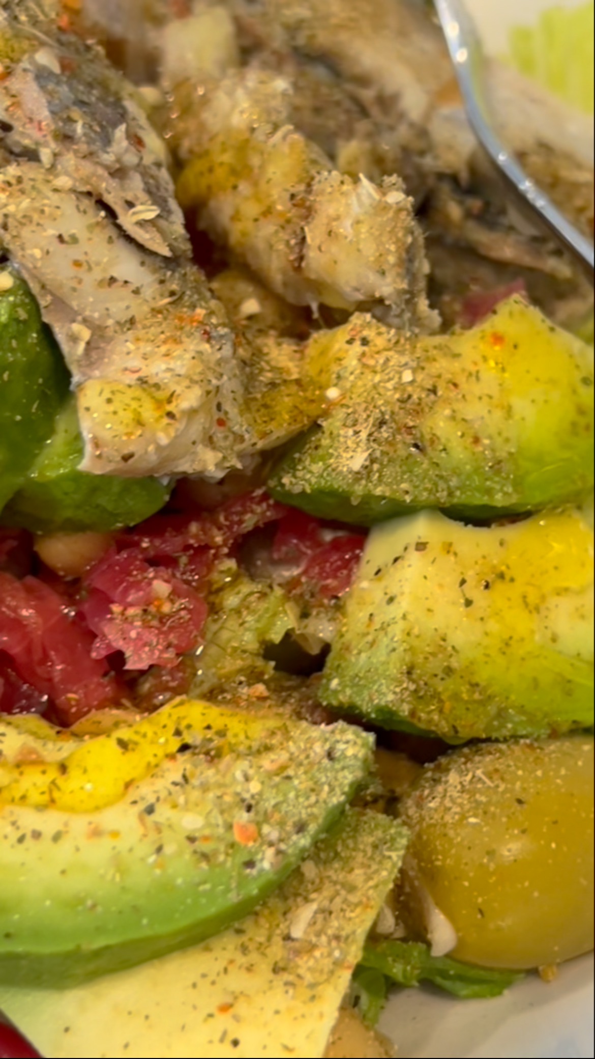 #sardin #salad #wholefood #calciumrich #easyrecipe #nutritionaltherapy #eatgood #wholesome #consciouschoices #healthylifestyle #healyourself #eatclean #nutritious #protein #omega3 #nurtureyourbody #loveyourself #stayenergized #stayhealthy #easy #sauerkraut