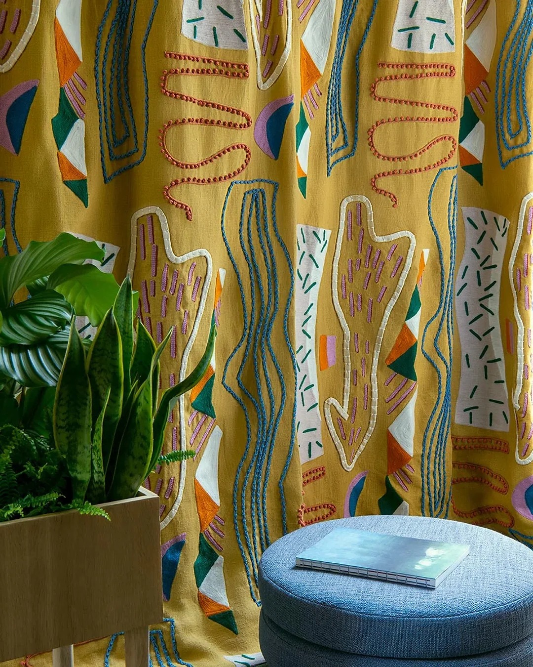 Living Well, Living Green: 2025 Interior Design Trends.
🌿 Embrace the future of interior design! In 2025, green living is more than a trend—it's a lifestyle. Discover how integrating sustainability into our homes promotes wellness and creates unique spaces. #GreenDesignTrends #WellnessDesign #SustainableDesign #EcoFriendly
Link in Bio.
@phillipjeffriesltd
@zia_tile
@innovationsusa
@omexcowallcoverings
@crestron