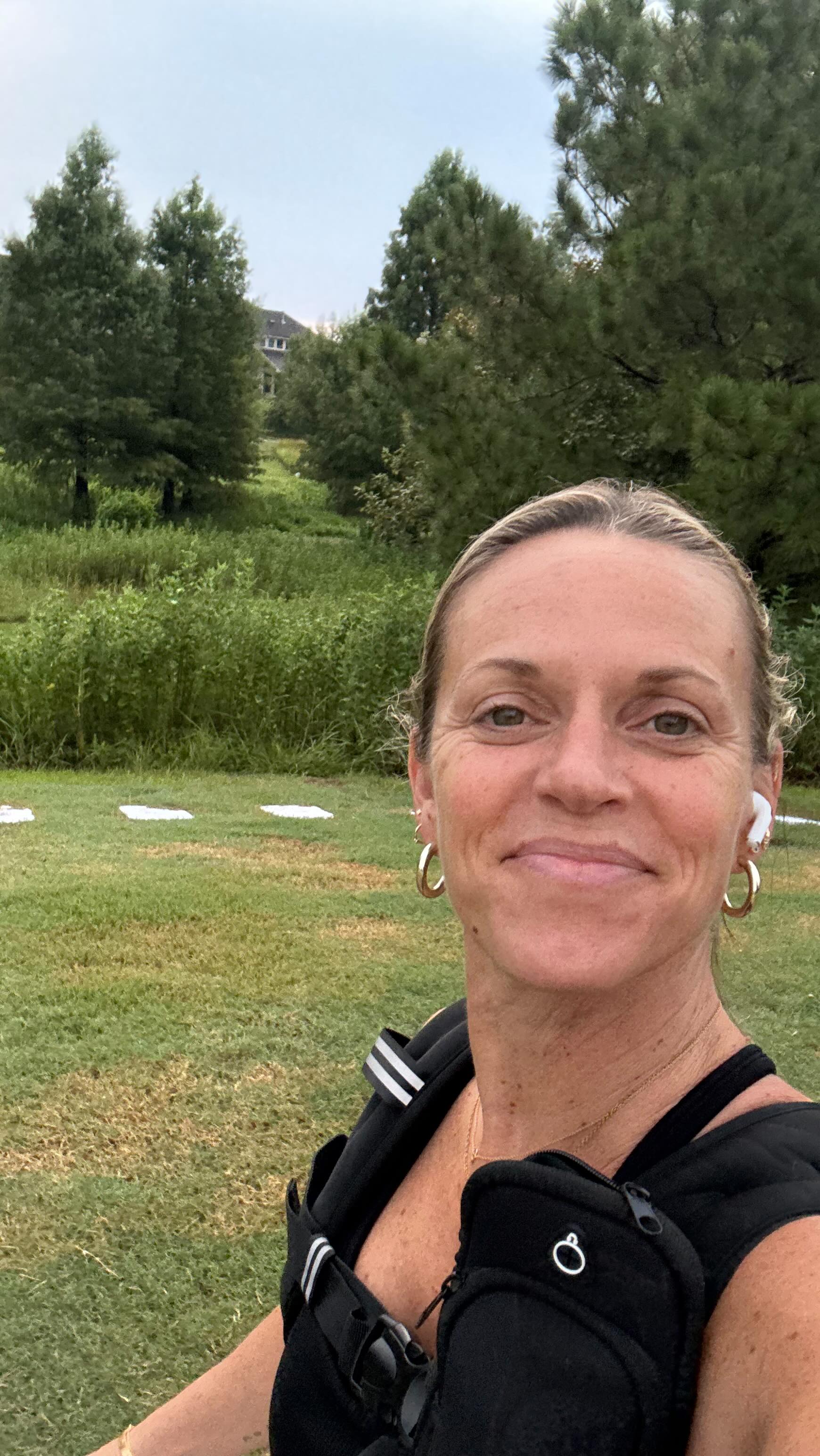 Hanging onto Hope…
thoughts from me and my weighted vest this am! 🤪
#Hope #FindThePositiveEveryDay #findingthepositive