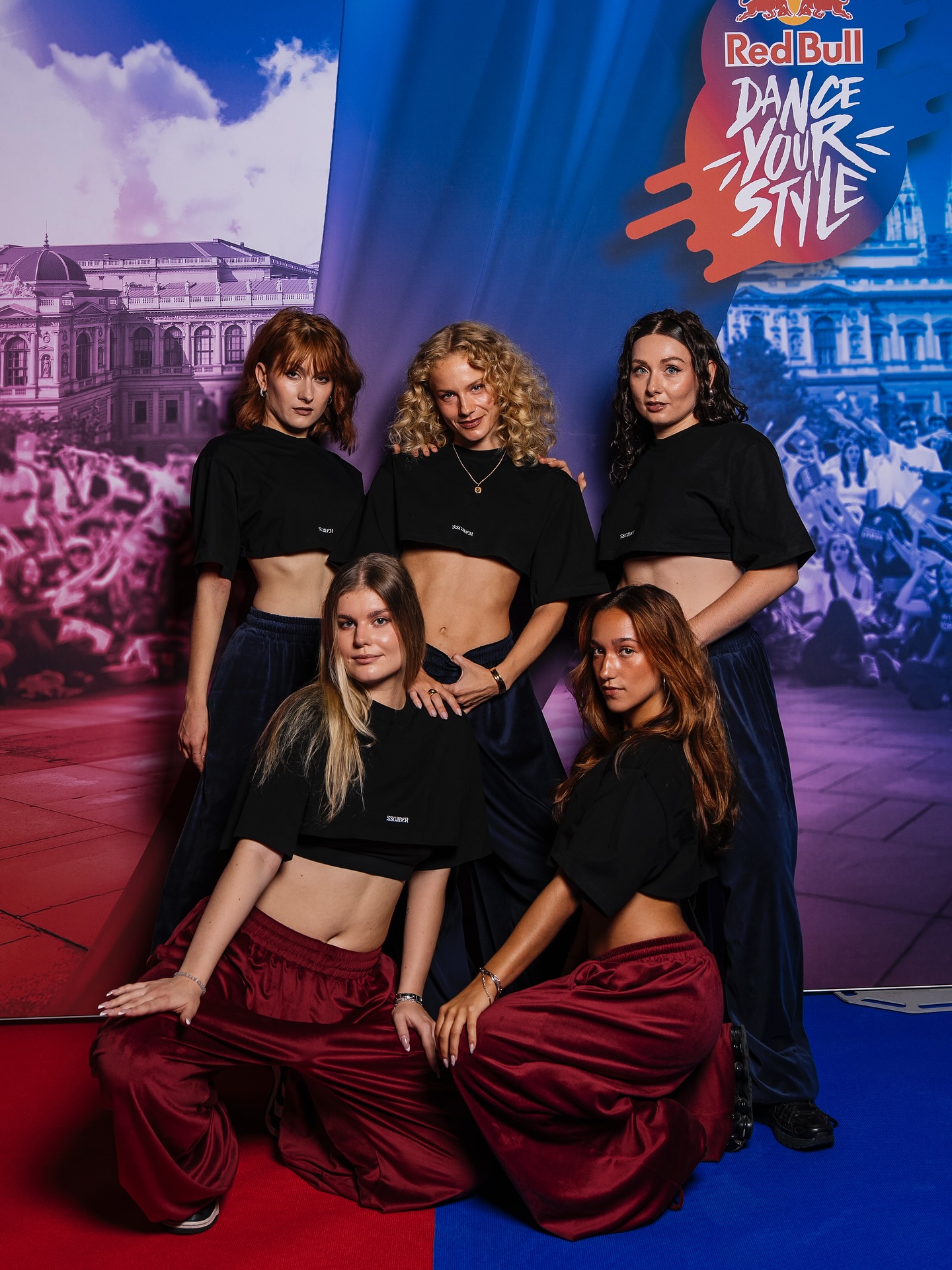 This year's @redbulldance Dance Your Style Austrian Finale was one for the books ✨
So happy to be able to choreograph the main dance act in between the amazing battles - thanks for your trust and congrats to an amazing event 💘 @matchless_mat @studiomagicmood @fionaschmidinger @redbullaustria
Biggest thanks to my team @fia.schoepf @isa_lient @julianamaeh @pashkulka - you're simply amazing!! 🫶🏽
And the most incredible thing which really really warmed my heart - in the end all the competing dancers joined to dance with us on the stage. Nothing better than sharing what we love most: our passion for music and movement 🔐
Outfits by @ssonder.clo
Thanks to Ulrich Aydt @ulrichaydt and Daniel Eberhöfer @iampoppind for amazing pictures and @shereazy for an amazing after video!
#redbulldanceyourstyle #redbullaustria #redbulldance