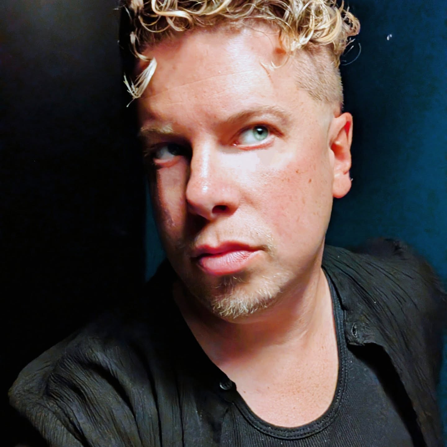 The lighting in this bathroom is amazing. #nightvibes #autobiographical #zakunscripted