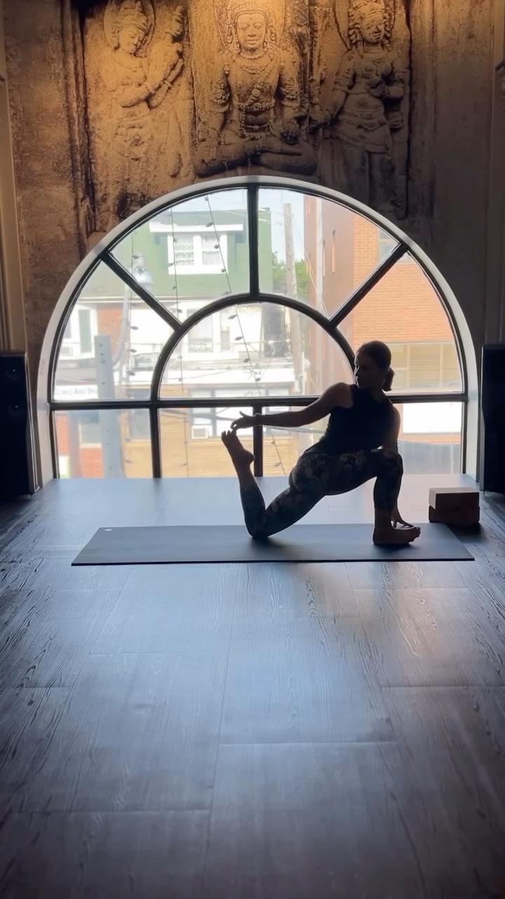 ‼️✨New Class ✨‼️
Starting September 5, come flow with me every Friday at 9am @energia_athletics.
We’ll move through an energizing yoga practice to kick off your weekend feeling grounded and strong.
See you on the mat 💪 💚