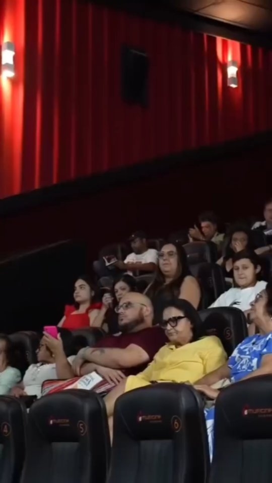 🎬 De 27 a 30 de agosto, o Festival Cinema com Farinha traz uma programação intensa: mostras competitivas, sessões especiais, a Mostrinha para crianças e exibições em escolas.
📽️ Tem ficção, documentário, animação e muito mais para todos os públicos do sertão.
✨ Participe – entrada gratuita no Cinema do Patos Shopping.
#CinemaComFarinha #CulturaNoSertão #PatosPB