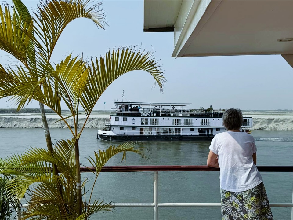 On this mighty Himalayan river, ours are the only small ships to tread gently (lahé), moving slowly (lahé), in harmony with its flow.
‘Lahé’ means gently, slow in our Assamese language. This is our Lahé life that we #lovewithabncruises ⚓️
#assambengalnavigation
#brahmaputrarivercruise
#rivercruise
#conscioustravel
#expeditioncruising