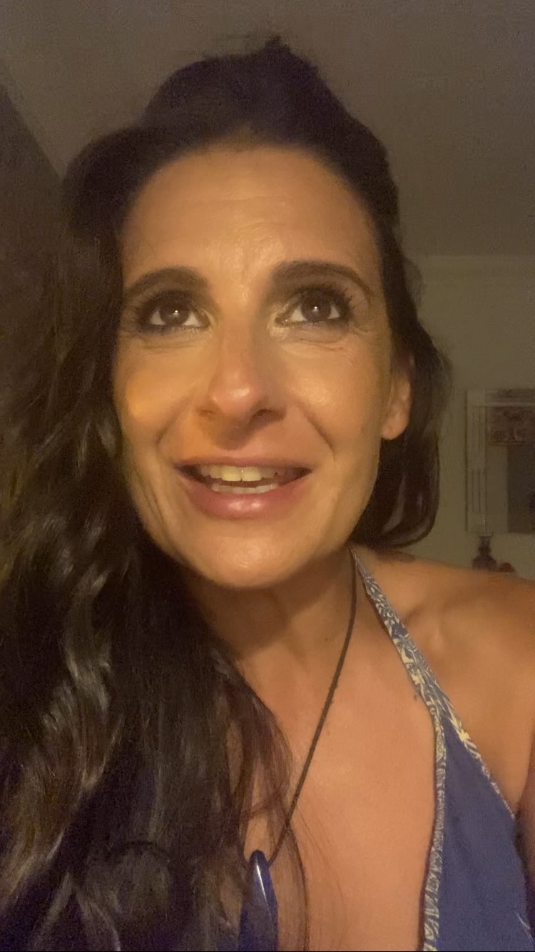 Tired musings after a fun, unusual, creatively empowering day.
Big shout out to @jjoyfreelance and @chloecampbell_mua for their work today. You guys are brilliant at what you do and it was really inspiring to work with you!
Creativity in all its forms.
Love it.
With all my heart.
Shine. That's what we are here to do. Bring our blessings to the collective and celebrate each other.
Watch this space for more soon...
#singer #music #voice #singing #love #musician #spirituality #heart #feminine #divine #creativity #hashtagsarestillamystery