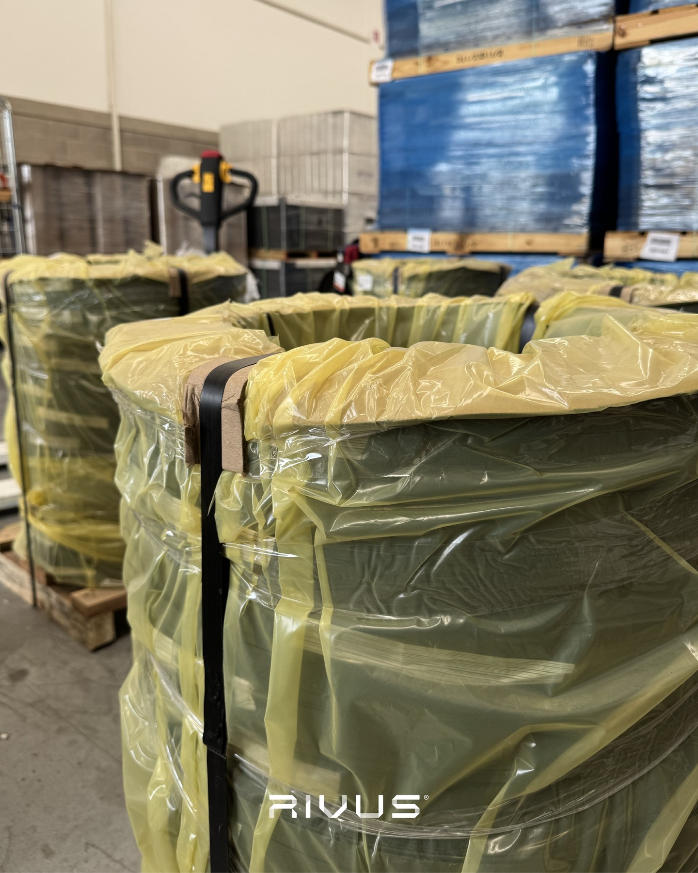 🔗 Fleje de acero ¡La mejor opción para asegurar tus cargas pesadas!
✅ Máxima resistencia y durabilidad
✅ Soporta altas tensiones sin romperse
✅ Protege y estabiliza tu mercancía durante el transporte
✅ Ideal para industrias que mueven productos de gran peso
👉🏻 Hazlo tuyo en RIVUS.mx 👈🏻