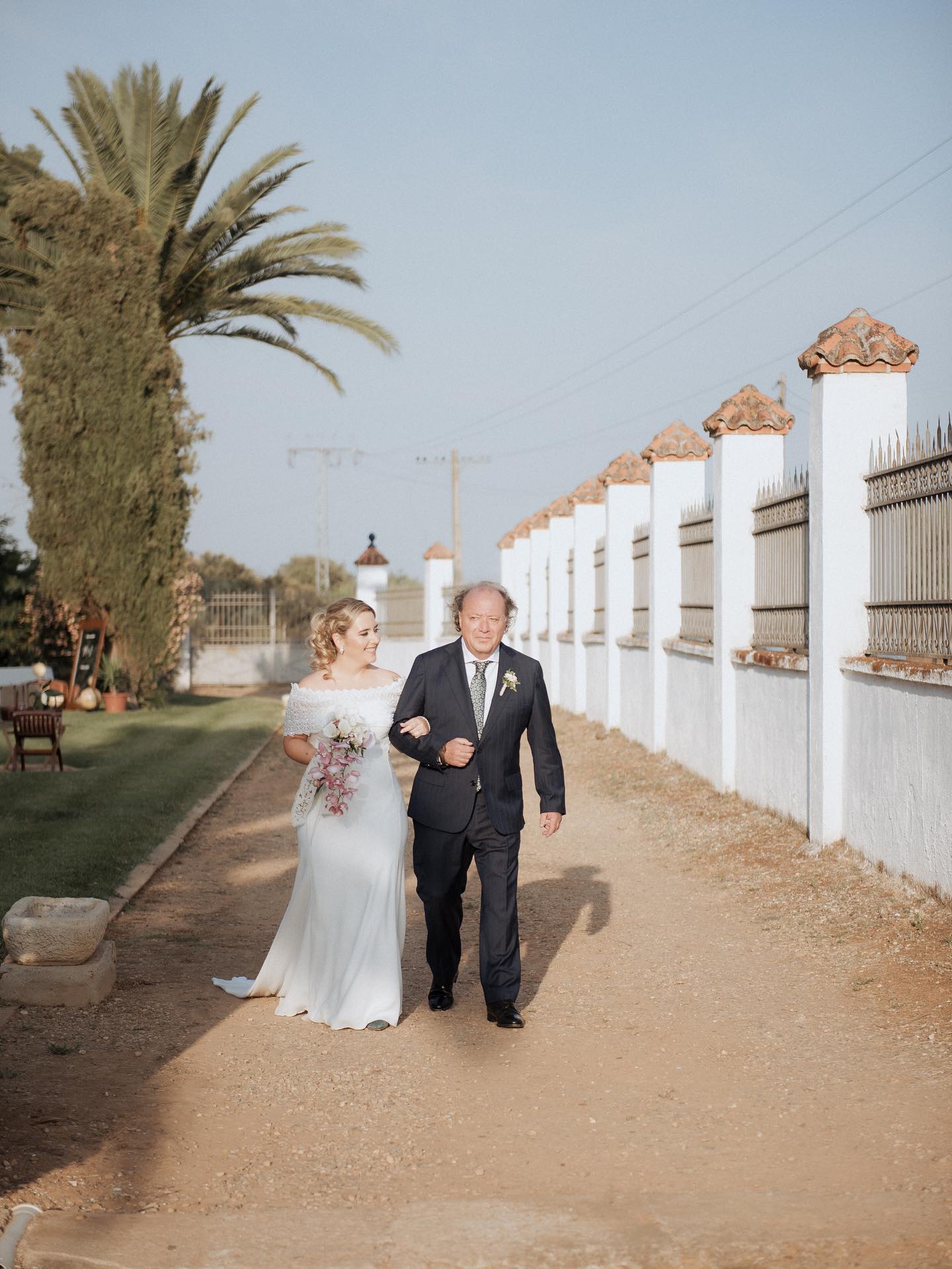 Por fin revelamos los momentos de una boda muy especial!🥂
@dejabu_studio
@guadalquivircatering
@arteyflor_floristeria
@izonevents
@omicroncaceres
@peluqueriamariaaparicio
@beatrizyraquelsalondebelleza
@concuerda_music_agency
@trio_concuerda
#FincaSantaCatalina #BodaEnCáceres
#AlisedaWedding #AmorEnExtremadura
#BodaEnExtremadura #WeddingInSpain
#CáceresWedding
#FincaSantaCatalinaWedding #AmorEterno
#MomentosInolvidables #CeremoniaDeAmor
#ParejaPerfecta #BodaDeEnsueño
#CelebraciónDeAmor
#DestinationWeddingSpain #WeddingInspiration
#FelicidadPura #UnDialnolvidable #HistoriasDeAmor
#Wedding #CapturandoMomentos
#MomentosEspeciales #WeddingSeason2025
#BodasEnCáceres #EmocionesReales #CoupleGoals