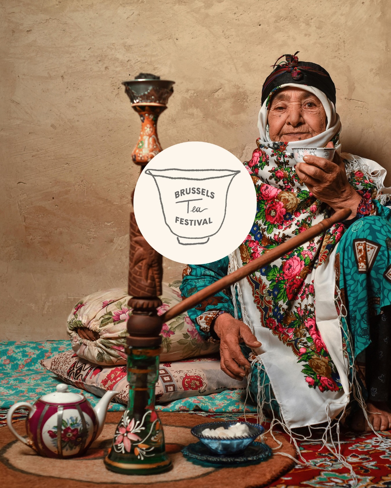 🌍 Tea: a universal language with countless expressions
From Japan to Morocco, Iran to China, every culture has developed its own rituals, objects and traditions around tea.
What connects them all? A shared intention to gather, to pass on knowledge, and to celebrate the bond between humans and nature.
At the Brussels Tea Festival®, this cultural richness takes center stage.
Our program highlights the diversity of tea traditions, whether ancient or reinvented.
Because understanding tea also means honoring the people who grow it, serve it and share it in their own way.
A tribute to what is visible… and what remains unseen, just as Magritte would have liked.
🗓️ Sunday 28 September 2025
⏰ 10:00 – 18:00
📍 Flagey – Brussels
🎟️ Tickets available online (link in bio)
—
🌍 Le thé, un langage universel aux accents multiples
Du Japon au Maroc, de l’Iran à la Chine, chaque culture a façonné ses propres gestes, ses propres objets et ses propres rituels autour du thé.
Ce qui relie tous ces peuples ? Une même volonté de se réunir, de transmettre, de célébrer le lien entre l’humain et la nature.
Au Brussels Tea Festival®, cette diversité est à l’honneur.
Notre programmation reflète la richesse des traditions, qu’elles soient ancestrales ou réinventées.
Car comprendre le thé, c’est aussi reconnaître ceux et celles qui, à travers le monde, le cultivent, le servent et le partagent autrement.
Un hommage au réel… et à l’invisible, comme l’aurait aimé Magritte.
🗓️ Dimanche 28 septembre 2025
⏰ 10h – 18h
📍 Flagey – Bruxelles
🎟️ Billetterie en ligne (lien en bio)
#BrusselsTeaFestival #CeciNestPasUnFestival #EspritMagritte #BTF2025
#ThisIsNotAFestival #MagritteSpirit #Flagey #brusselsteafestival®