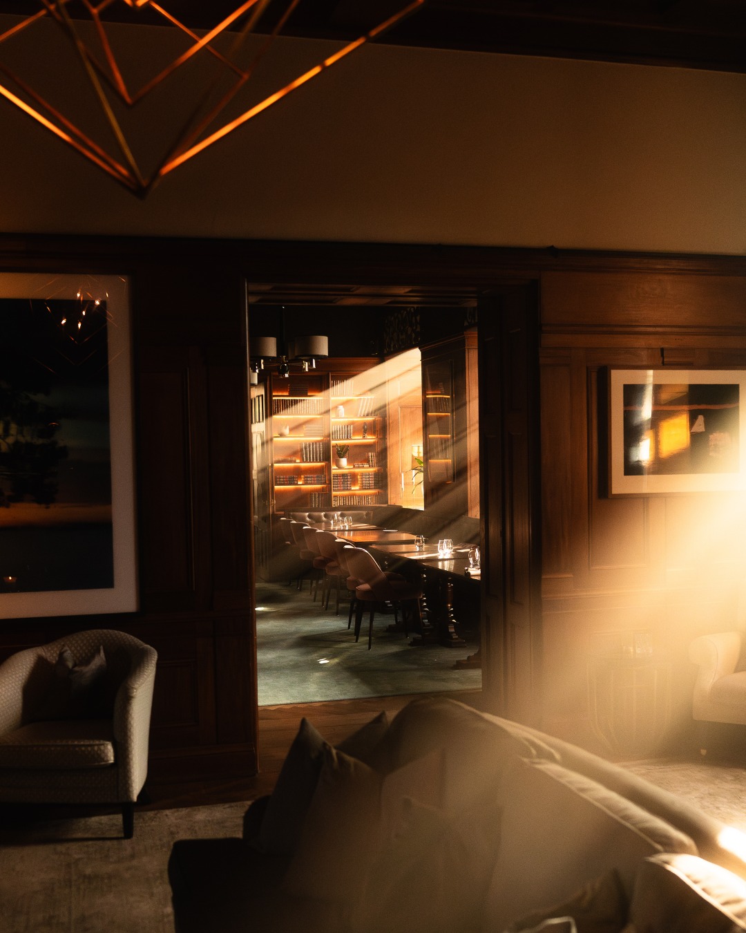 Villa Pauli Lifestyle.
Historic interiors, timeless light and rooms made for conversation, dining and connection.