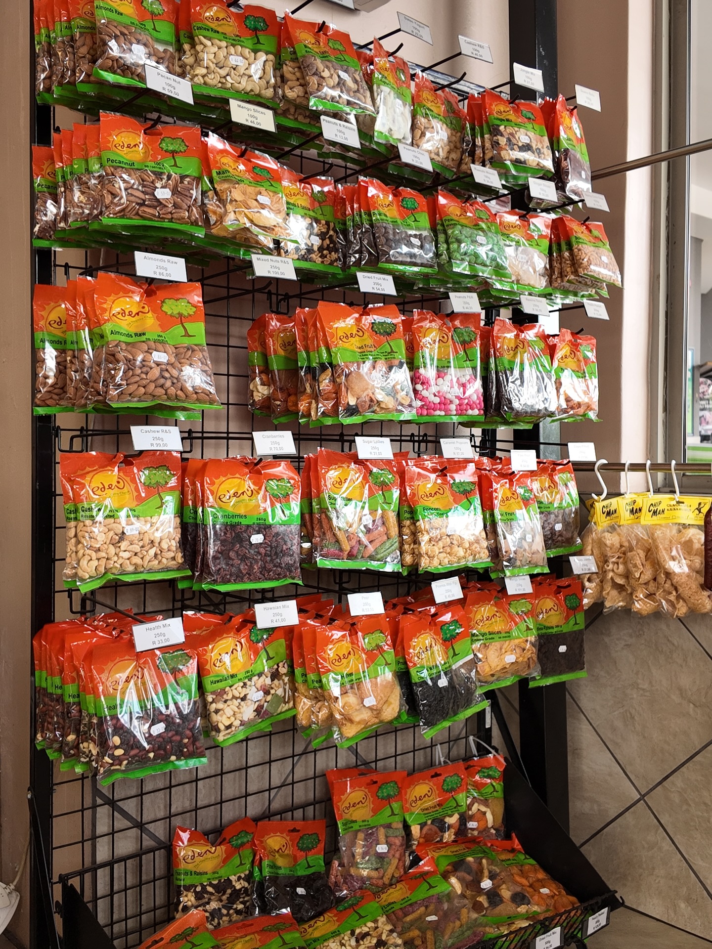 We have a wide variety of snacks and lunchbox fillers in our stores. Perfect for the whole family. 🍬😉
#BrooklynBiltongZA #SouthAfricanFood #Biltong #SouthAfrica